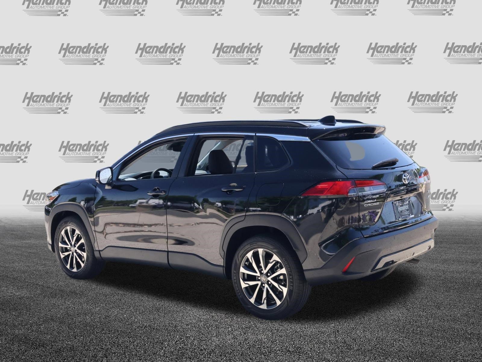 2023 Toyota Corolla Cross XLE photo 5