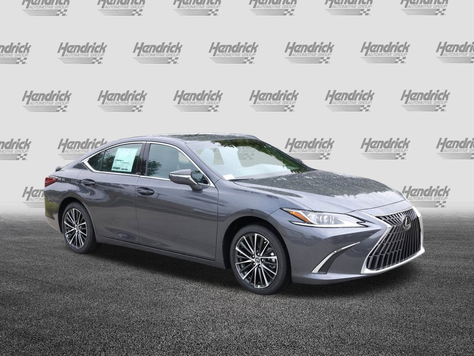 2025 Lexus ES 300h photo 2