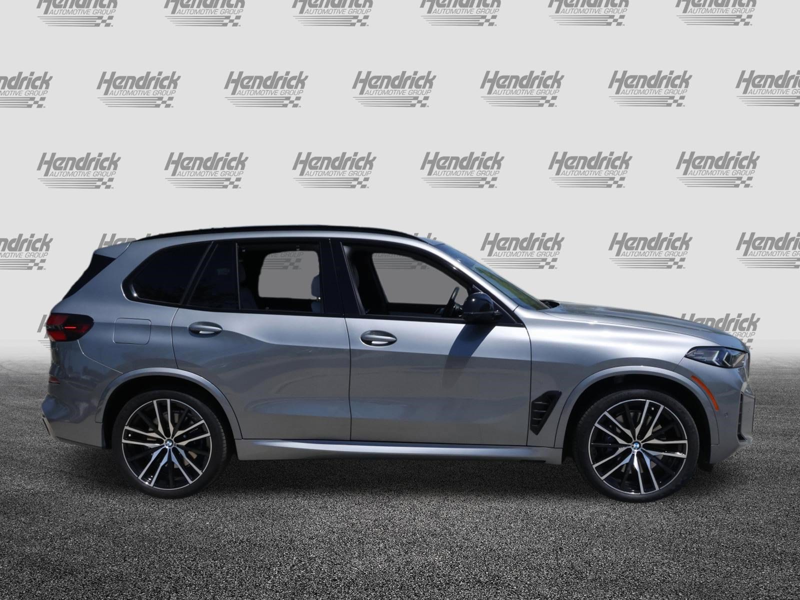 2024 BMW X5 M60i photo 3