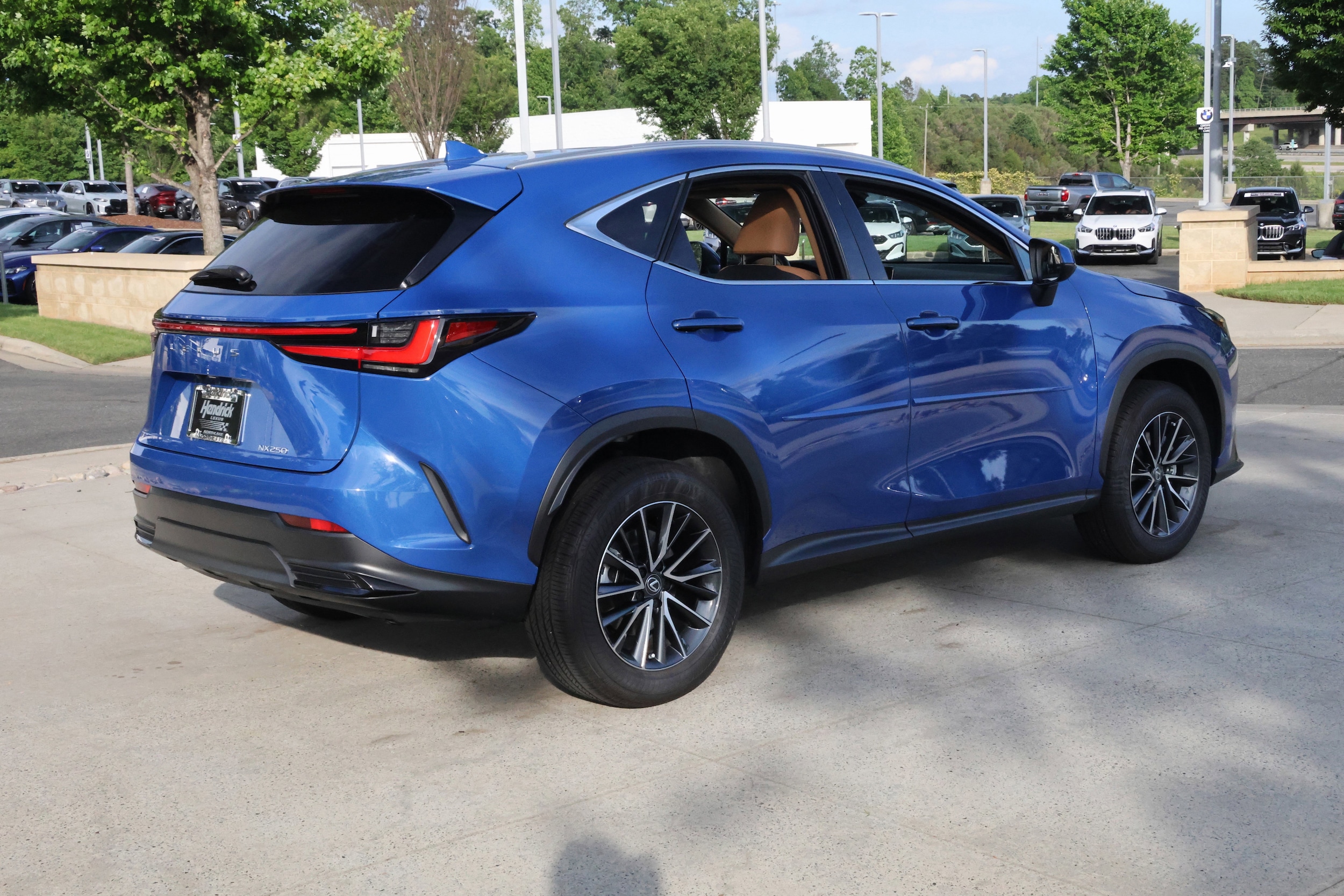 2025 LEXUS NX 250 Premium photo 6