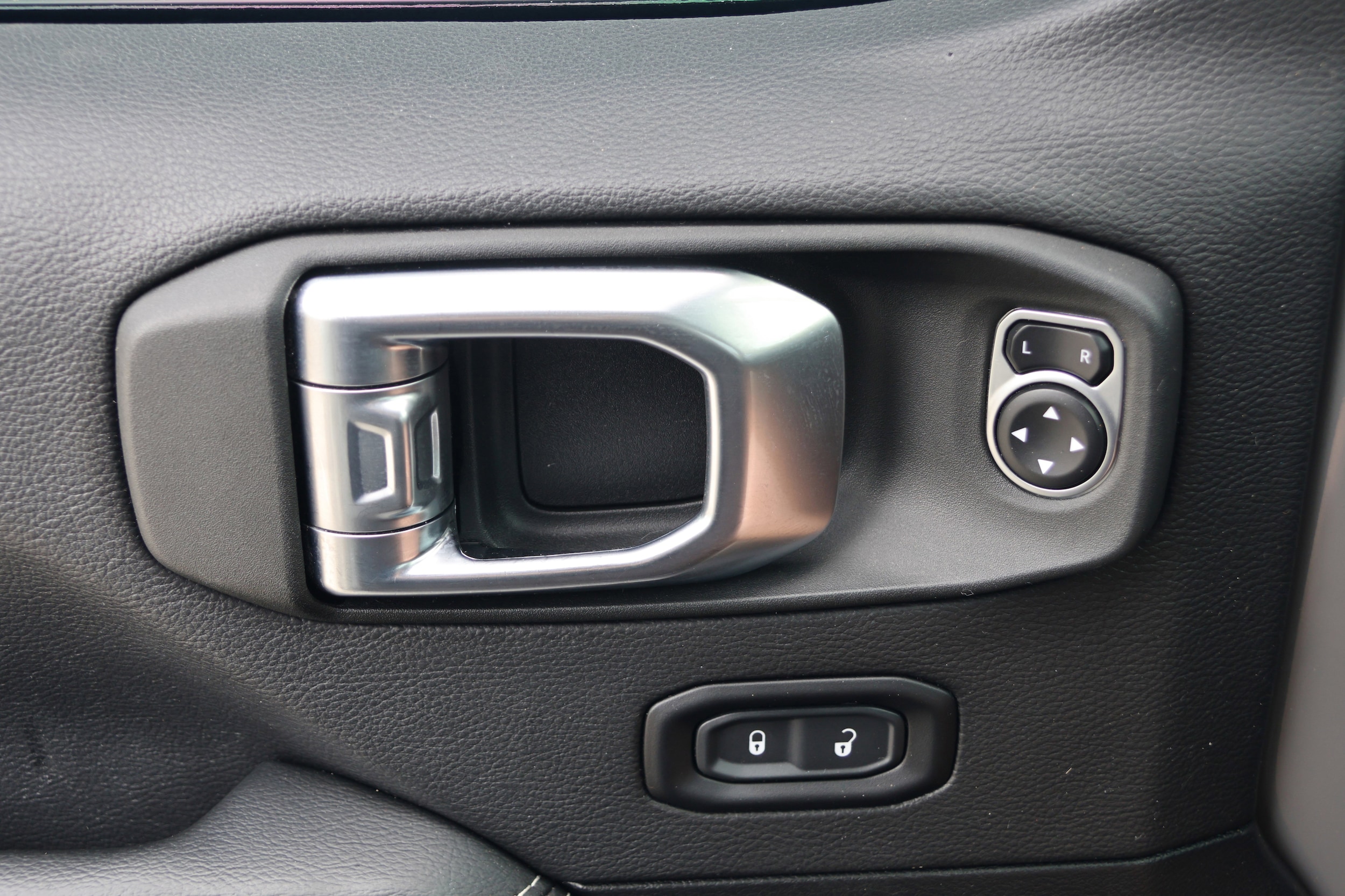 2021 Jeep Gladiator Overland photo 3