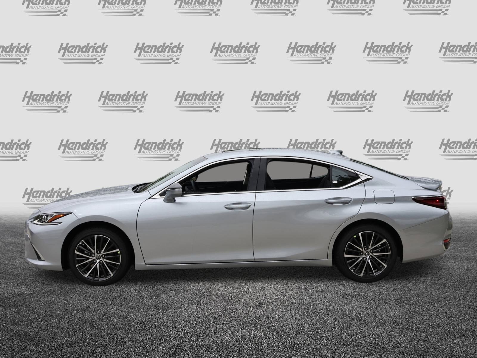 2025 Lexus ES 300h photo 4