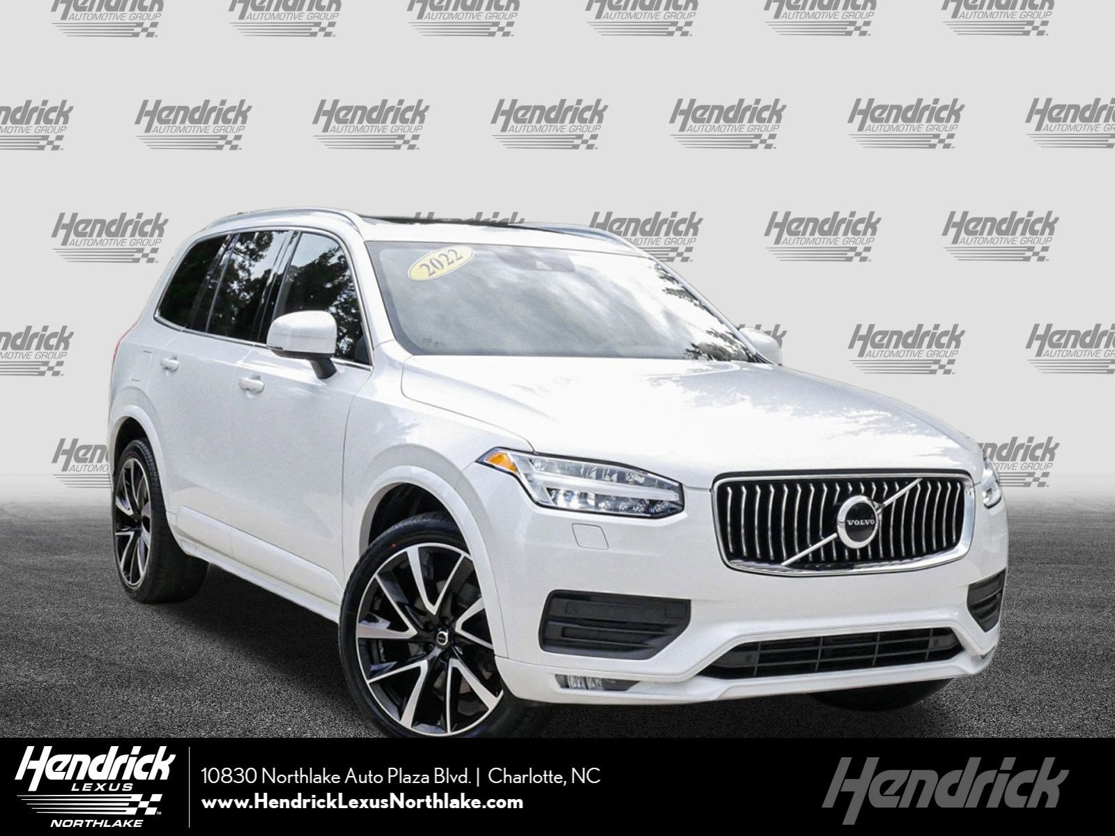 2022 Volvo XC90 Momentum's photo