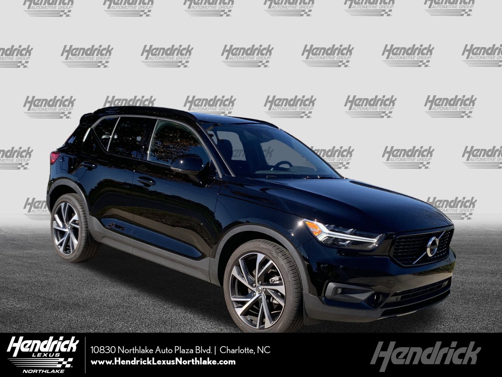 2022 Volvo XC40 R-Design's photo