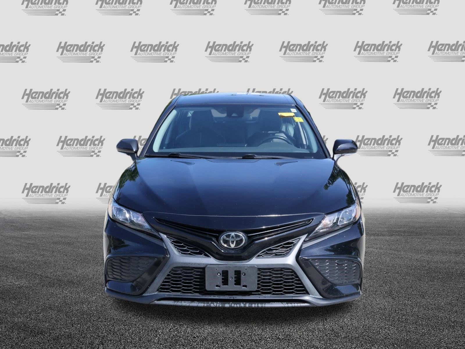 2022 Toyota Camry SE photo 2