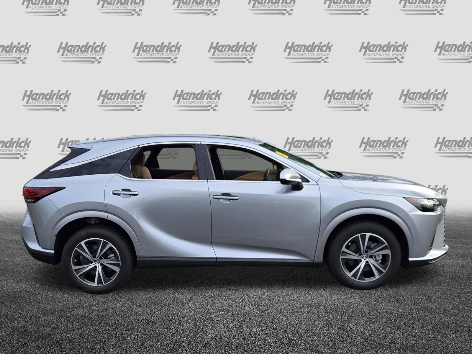 2025 Lexus RX 350 - Photo 9