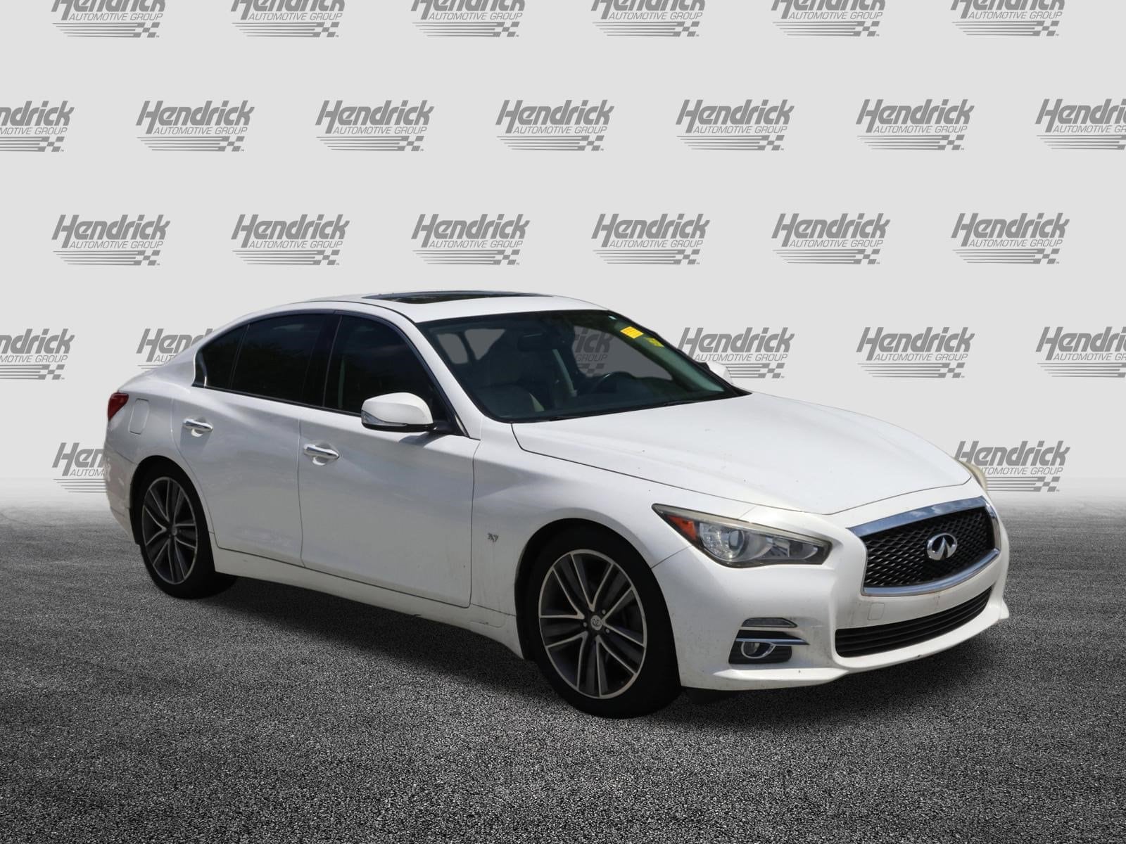 INFINITI Q50 Premium