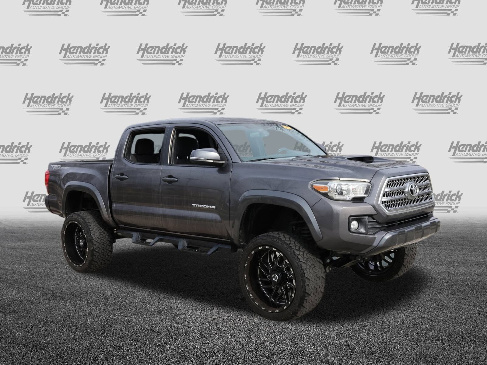 2017 Toyota Tacoma TRD Sport photo 2