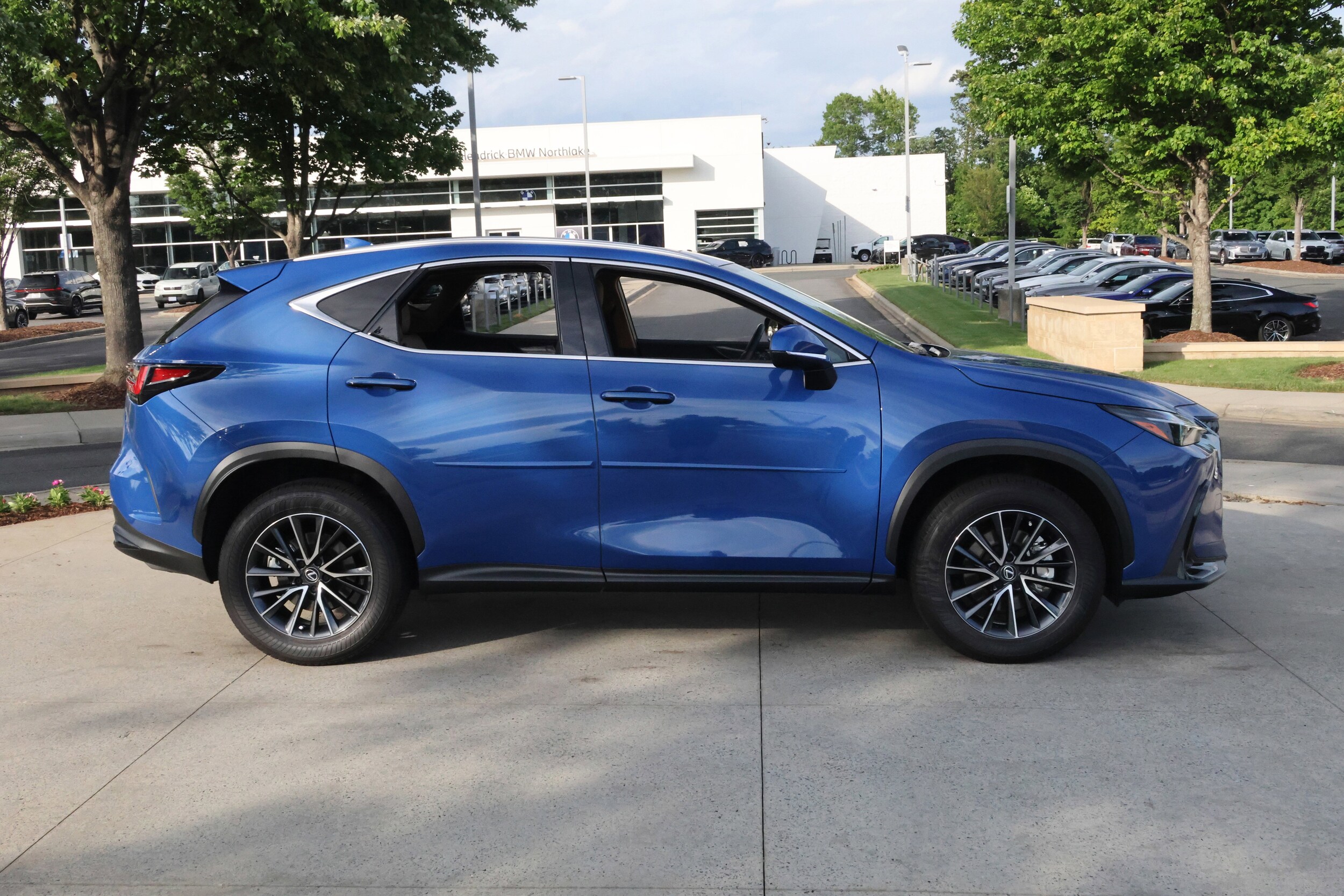 2025 LEXUS NX 250 Premium photo 3
