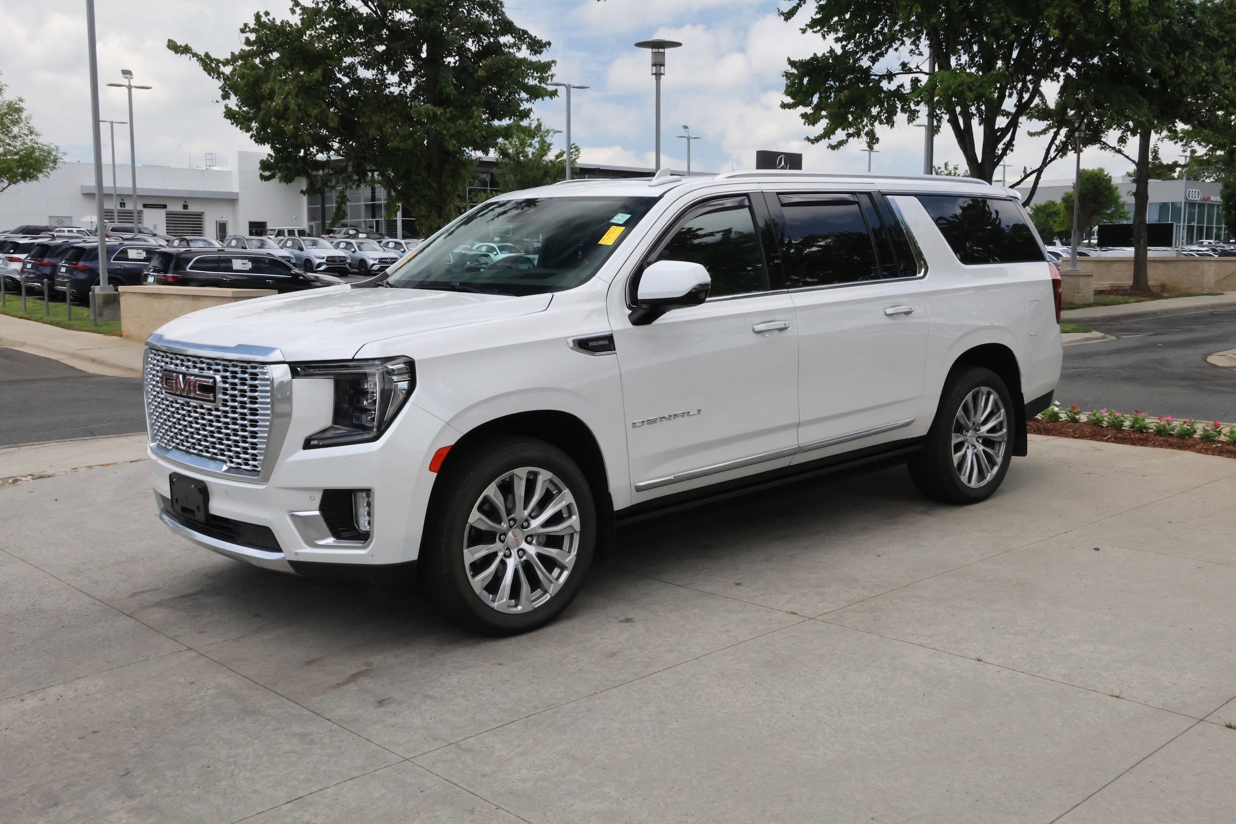2023 GMC Yukon XL Denali photo 2