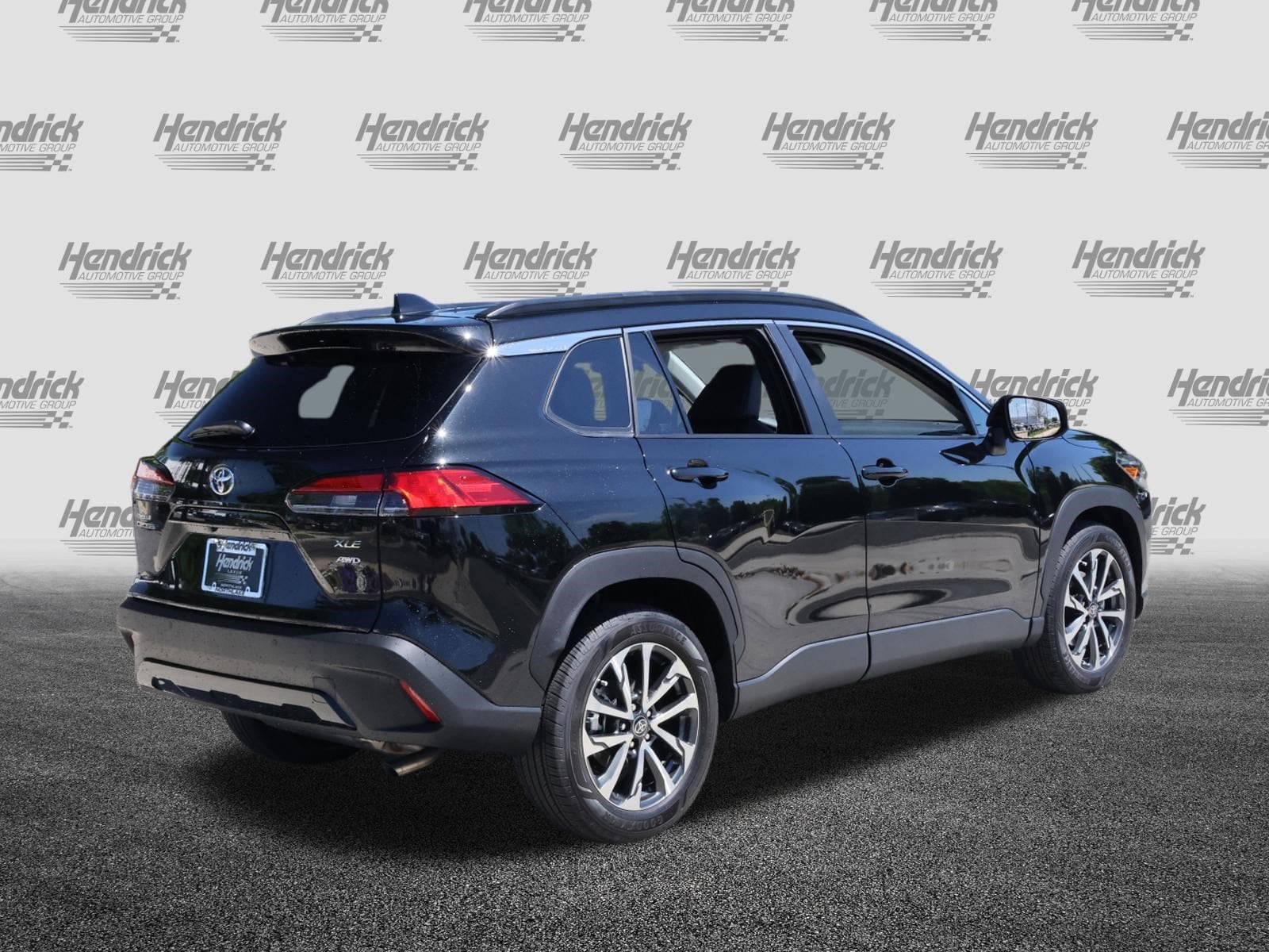 2023 Toyota Corolla Cross XLE photo 3