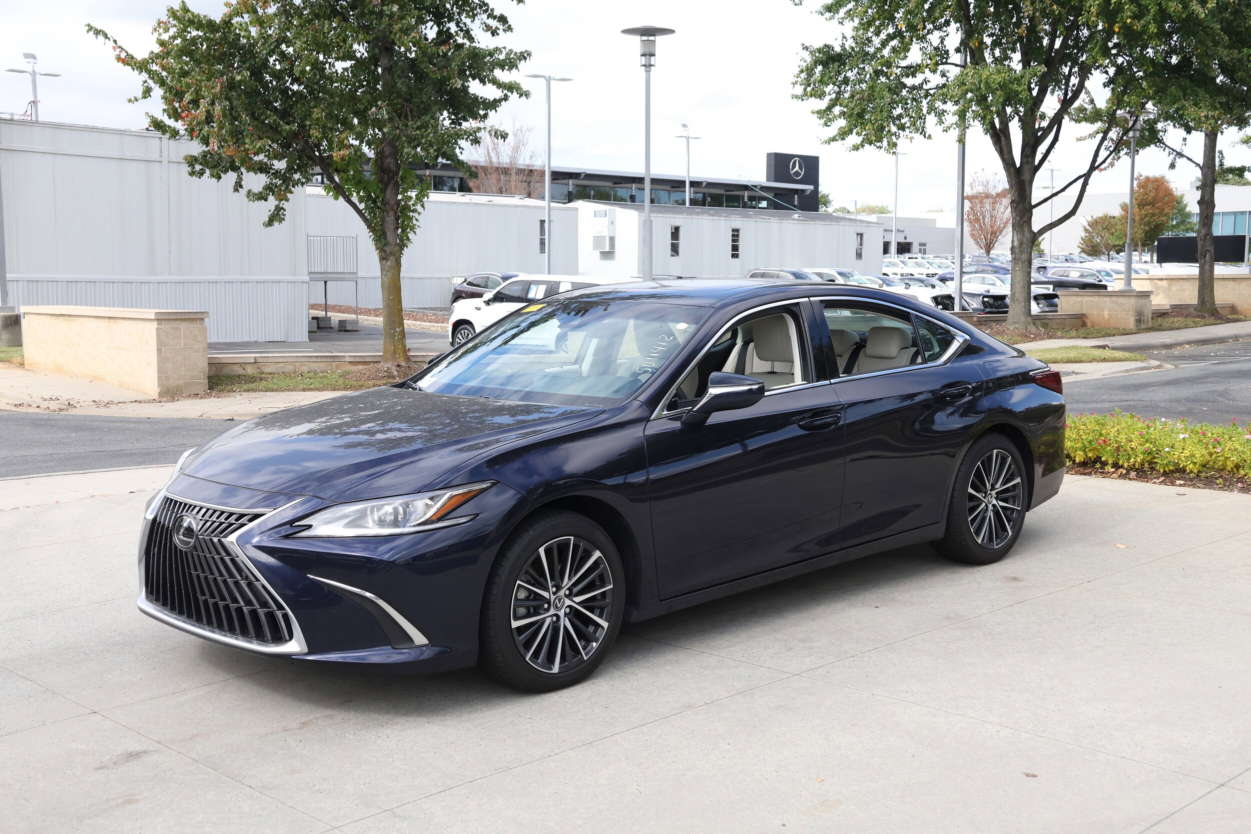 2025 Lexus ES 350 photo 4