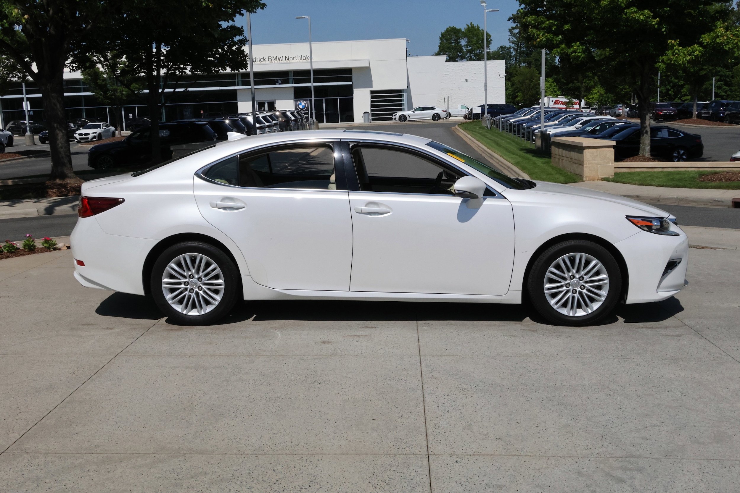 2017 LEXUS ES 350 photo 3