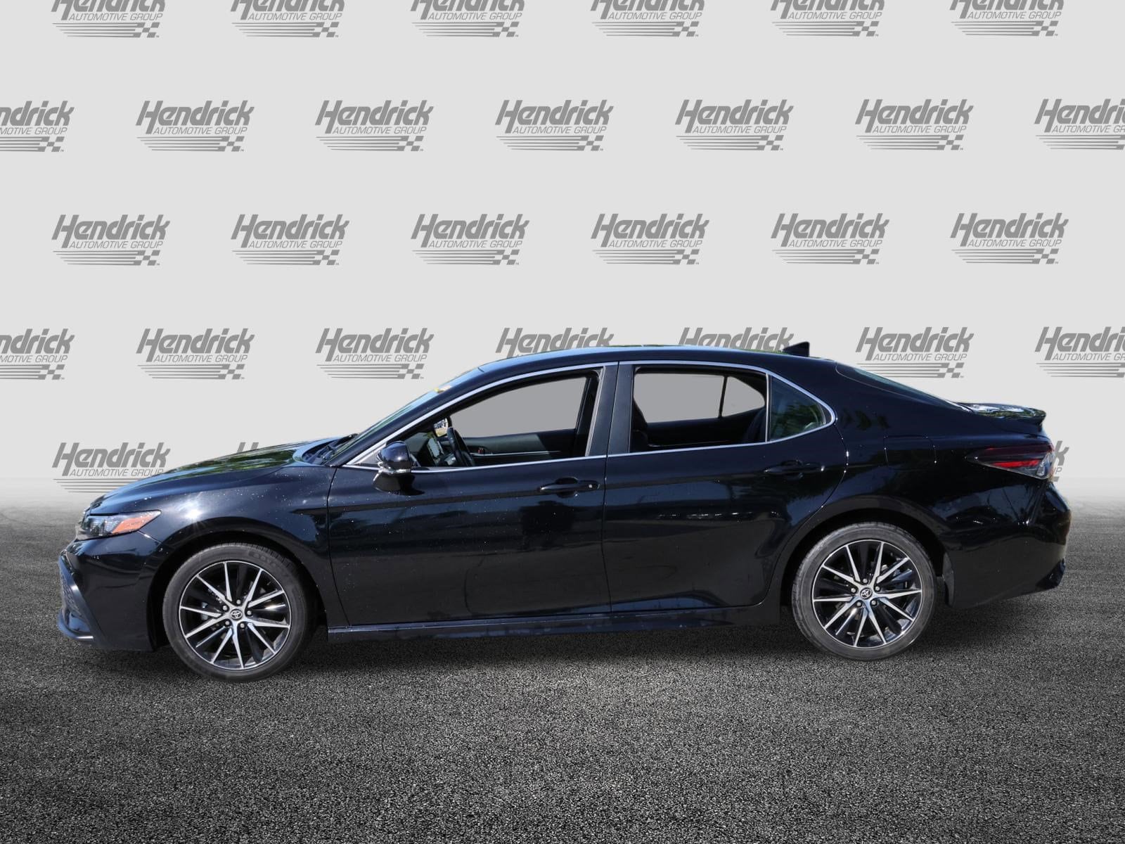 2022 Toyota Camry SE photo 4
