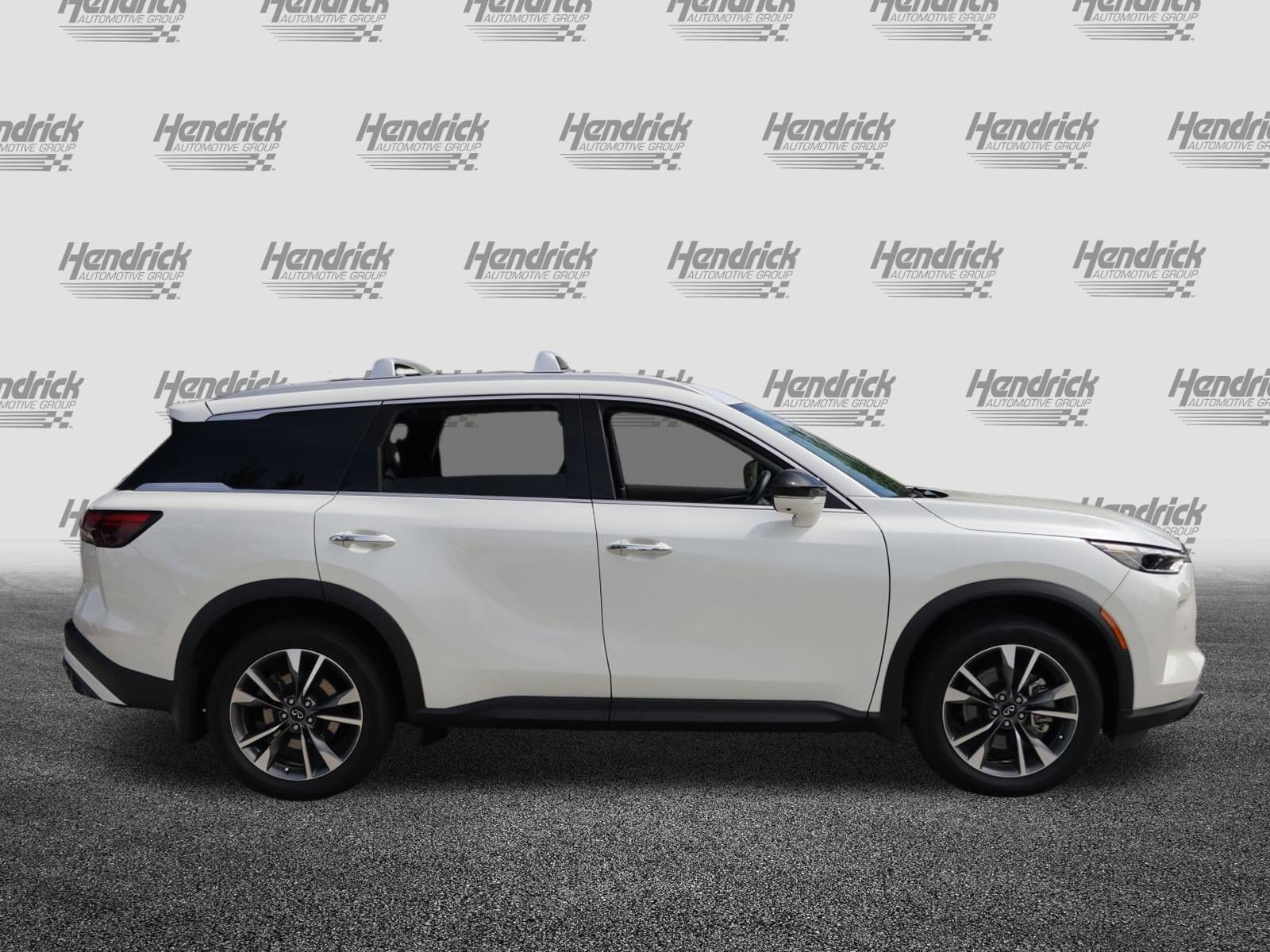 2024 INFINITI QX60 LUXE photo 3