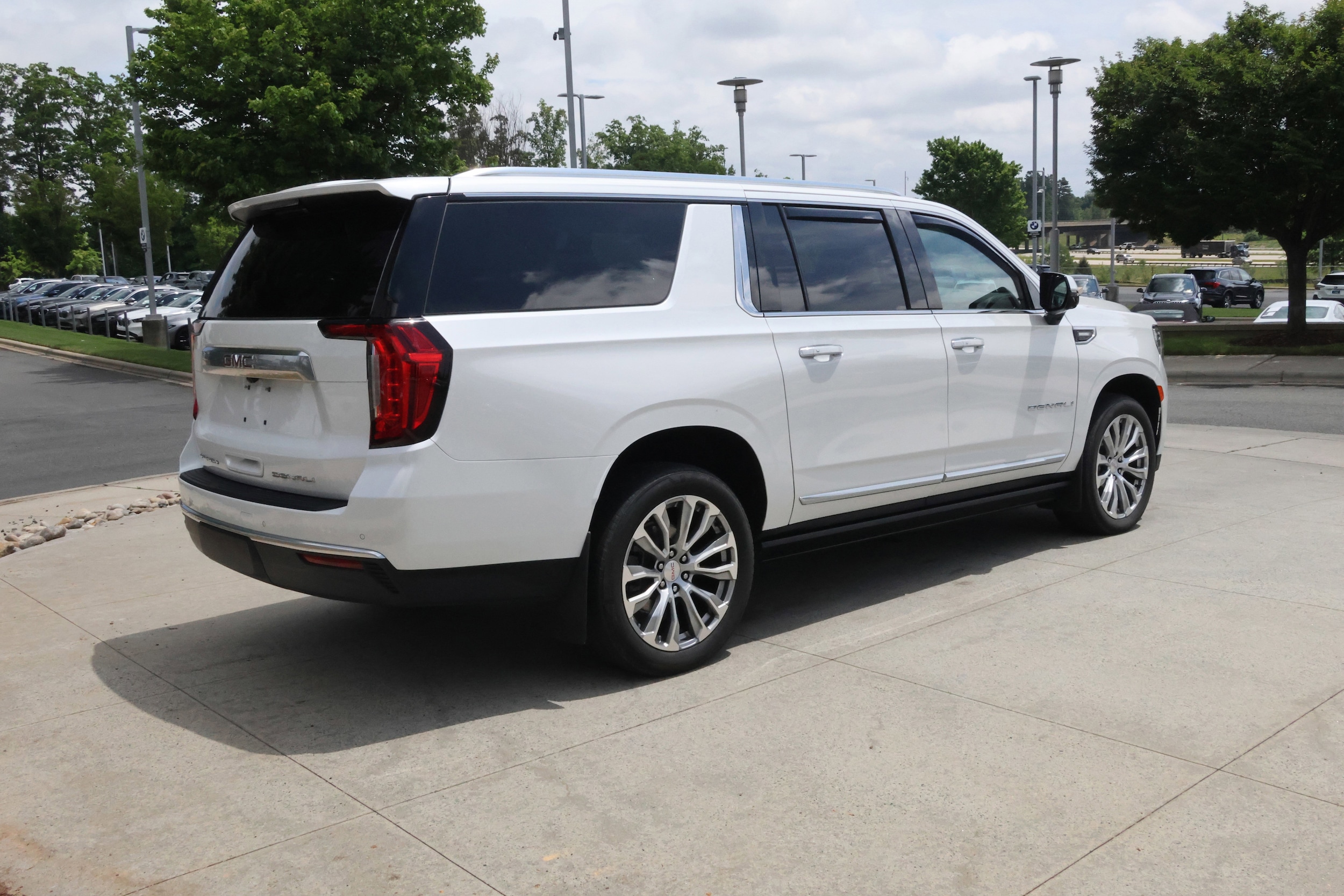 2023 GMC Yukon XL Denali photo 6