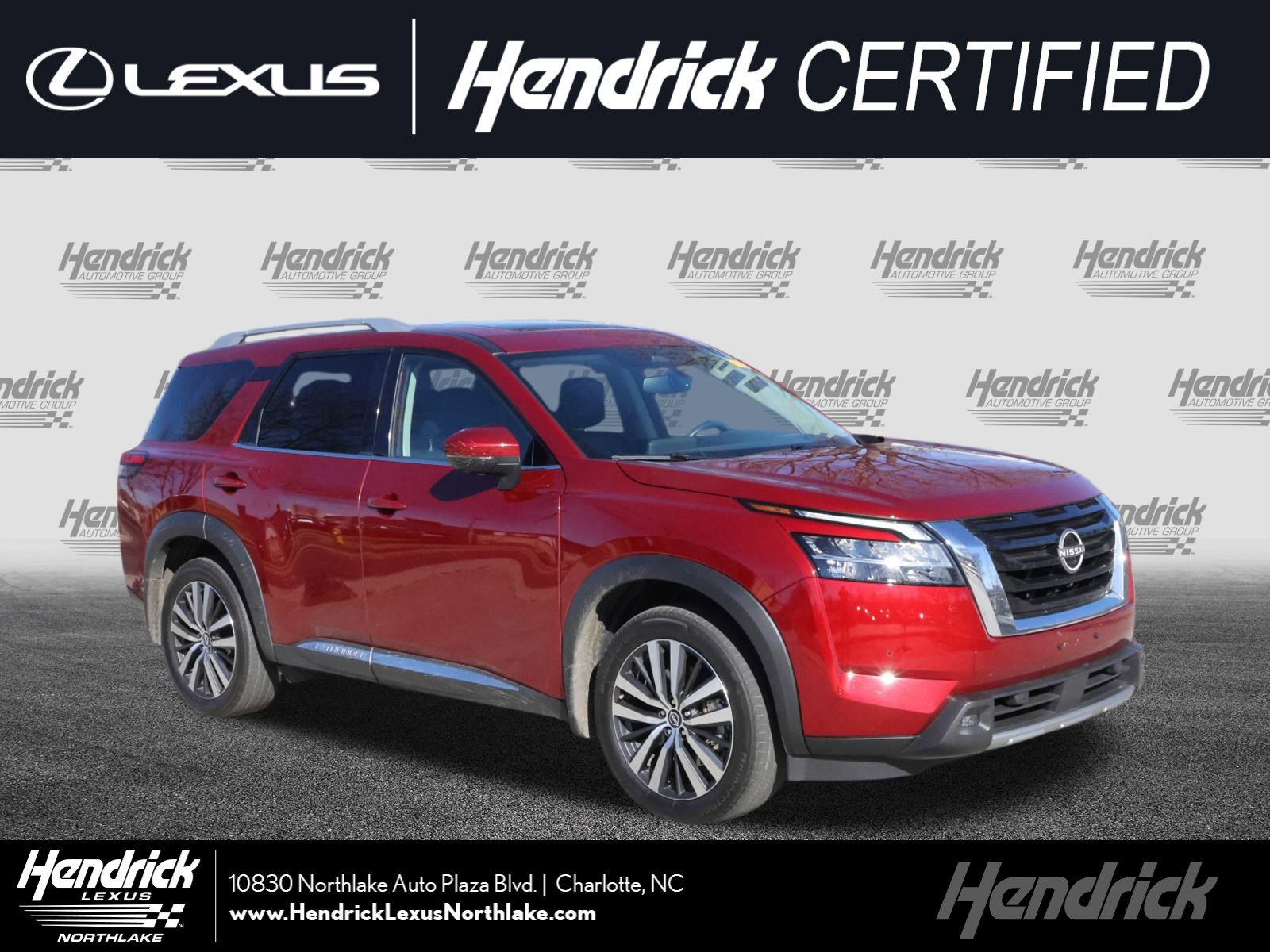 2022 Nissan Pathfinder Platinum's photo