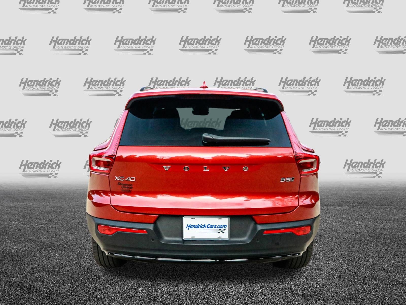 2025 Volvo XC40 Plus Dark Theme photo 6