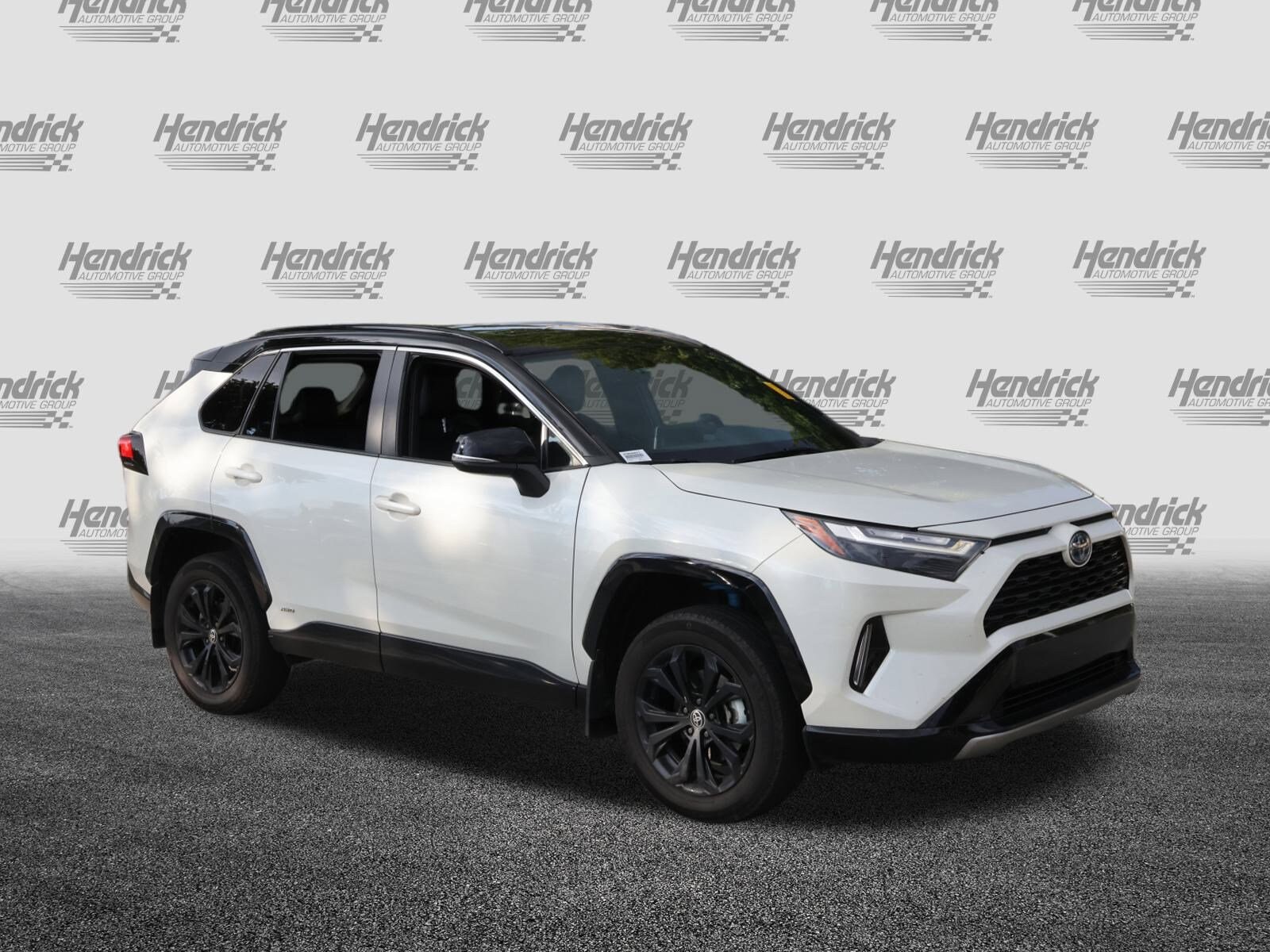 2022 Toyota RAV4 Hybrid XSE photo 2