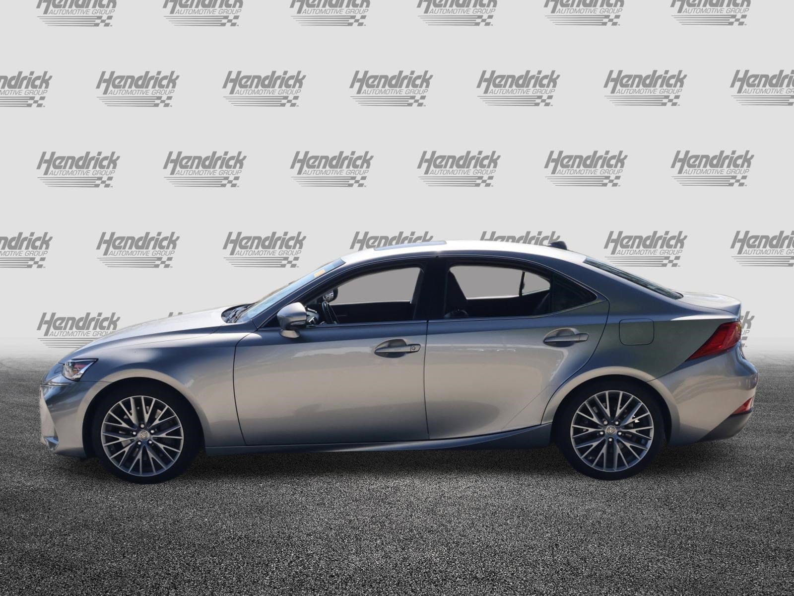 2017 LEXUS IS Turbo photo 4