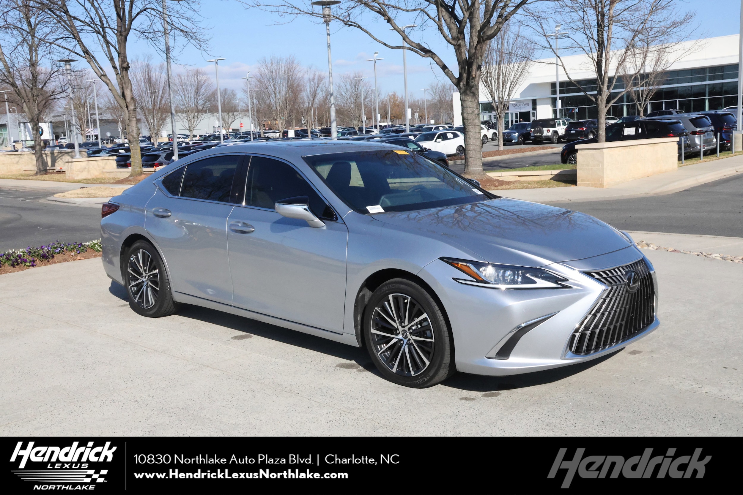 2024 Lexus ES 350's photo