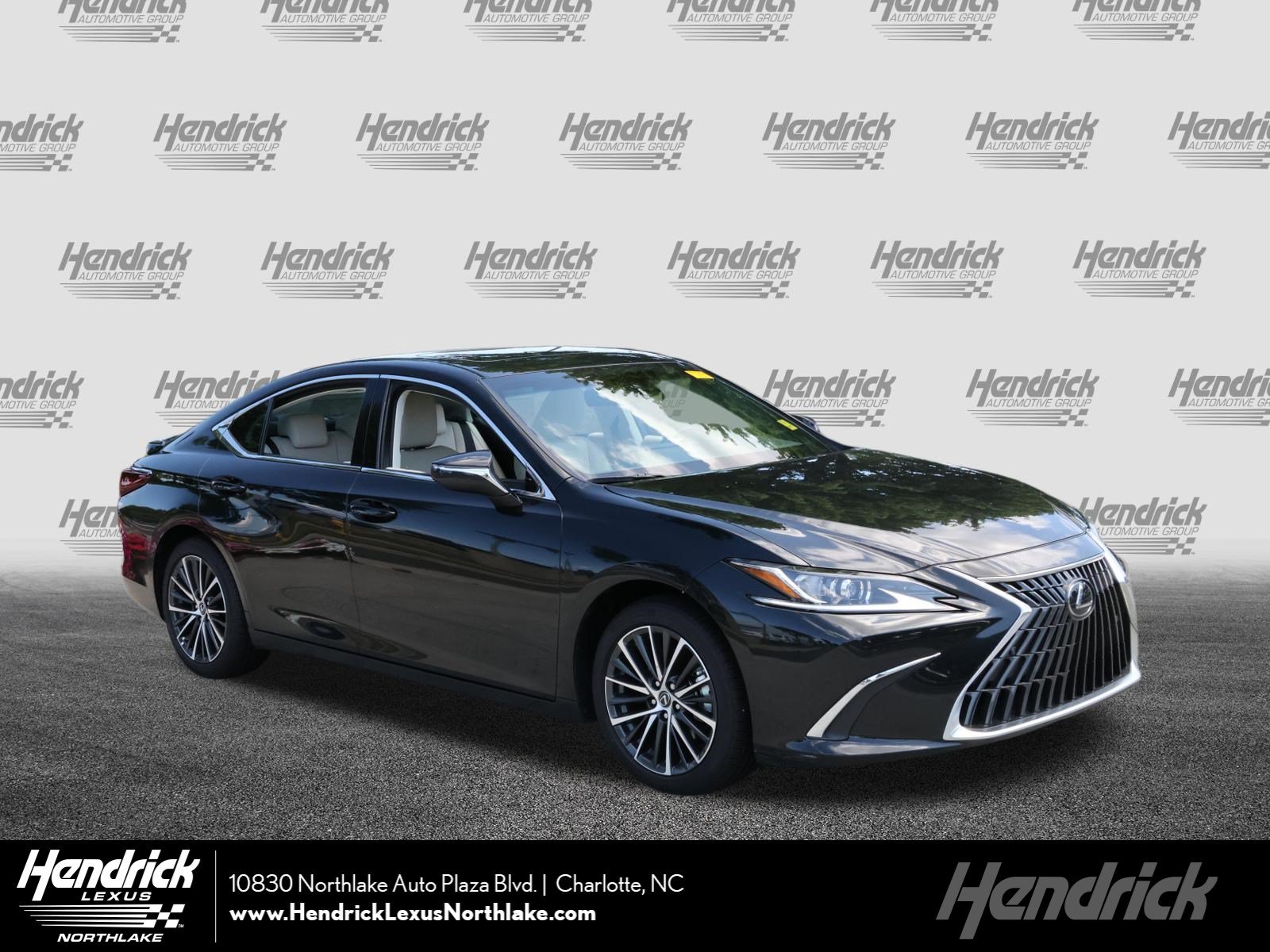 2025 Lexus ES 300h 300h's photo