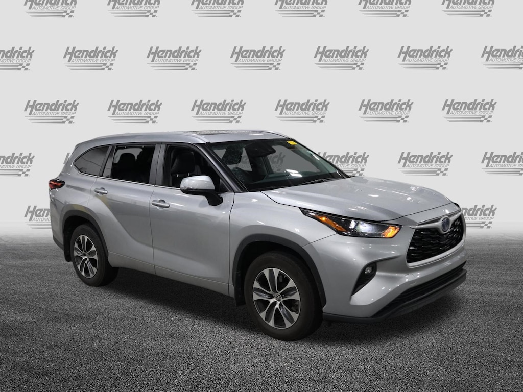 Used 2024 Toyota Highlander Hybrid XLE SUV