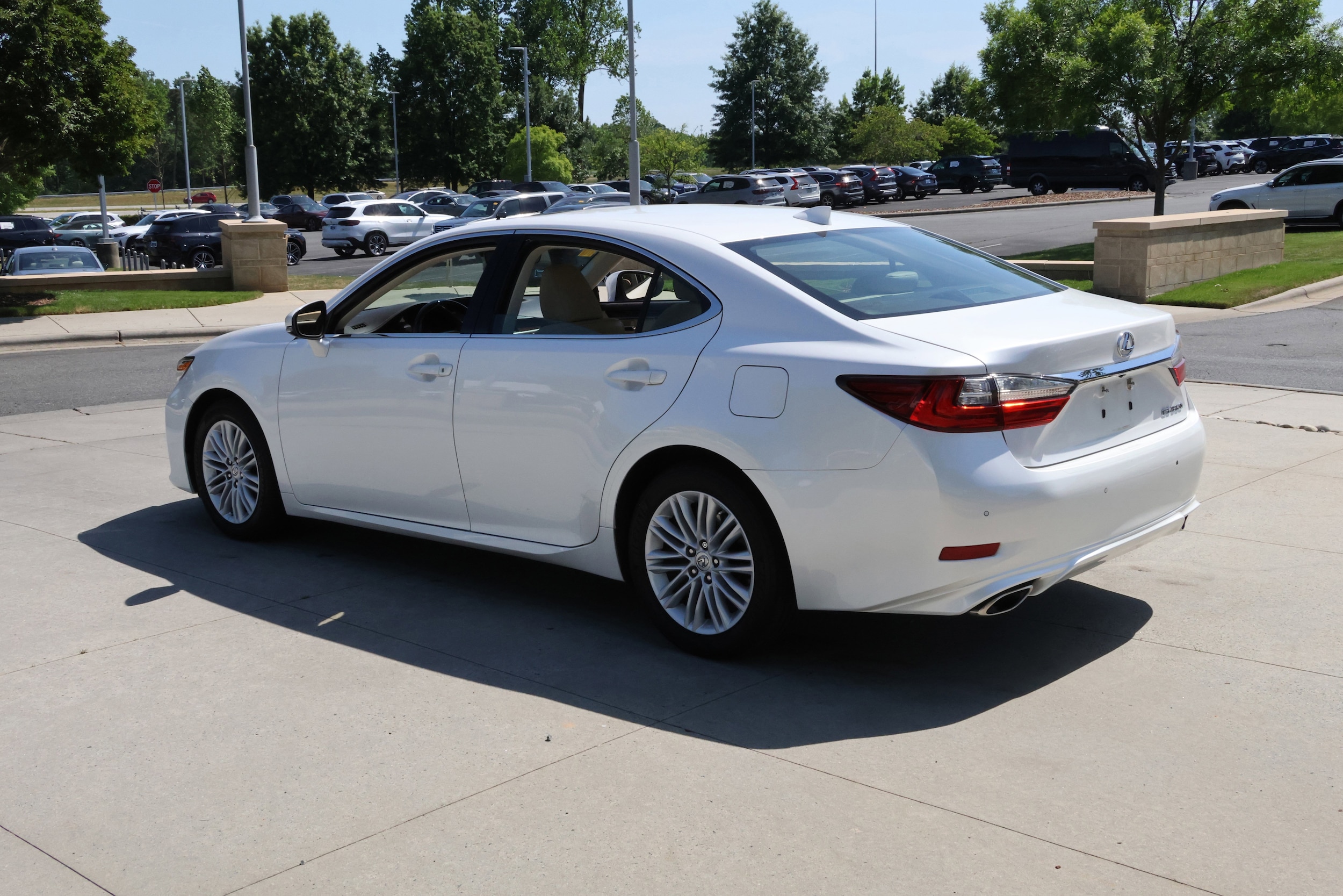 2017 LEXUS ES 350 photo 4