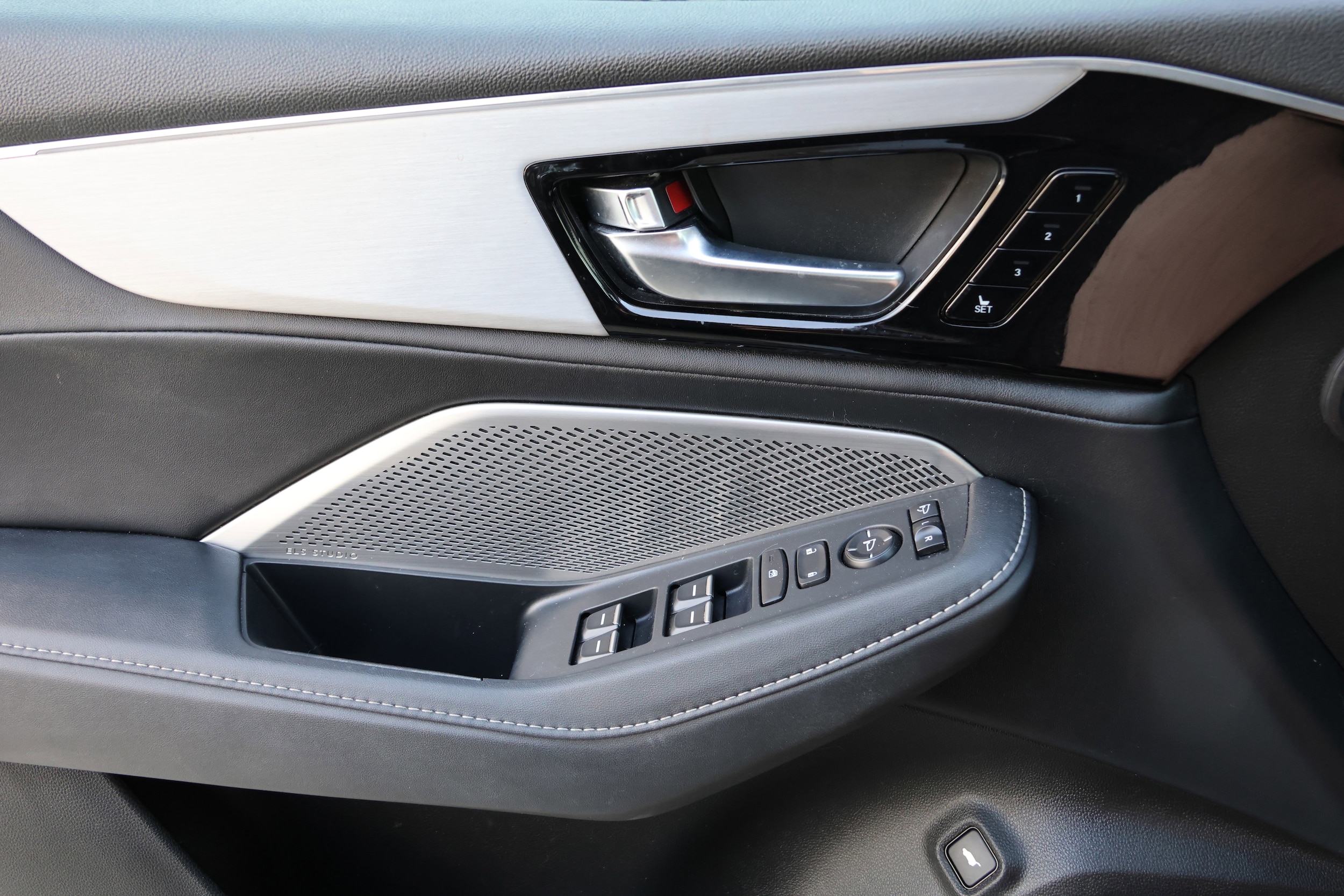 2023 Acura MDX w/Technology Package photo 6