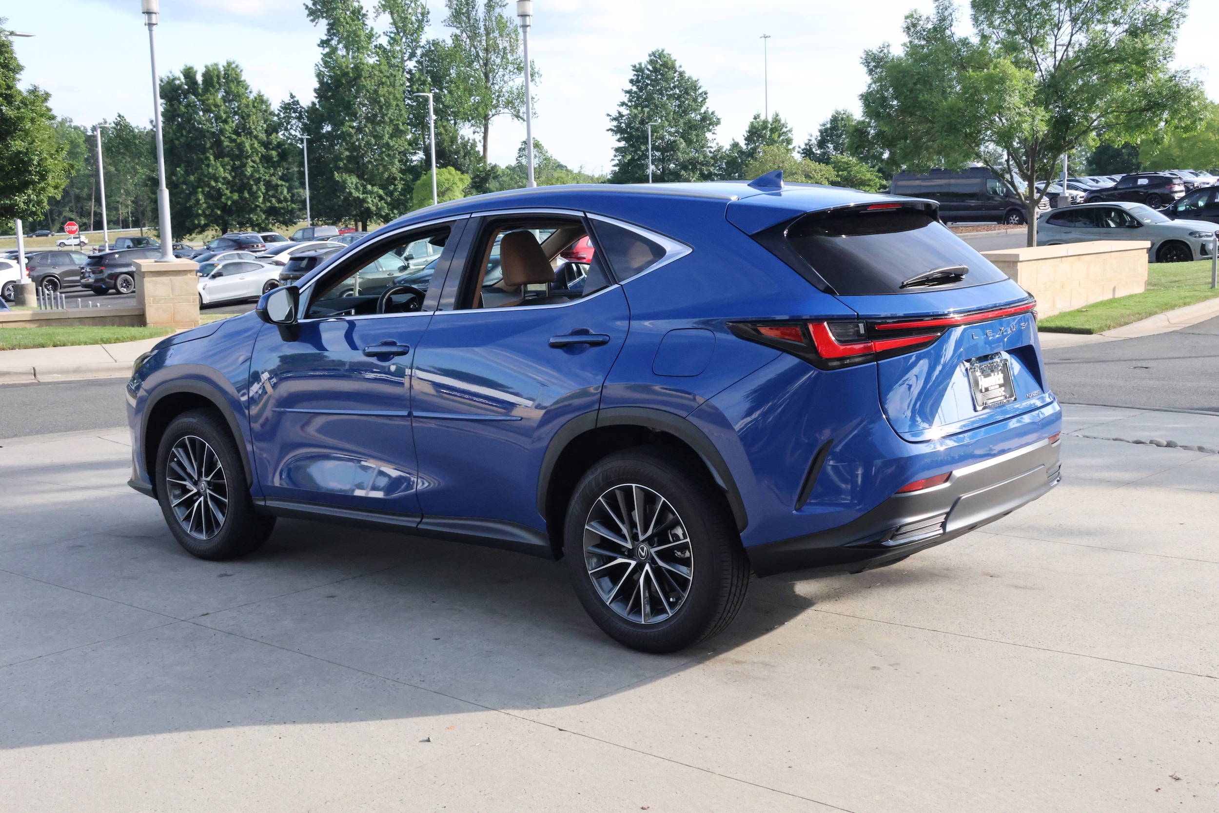 2025 LEXUS NX 250 Premium photo 4