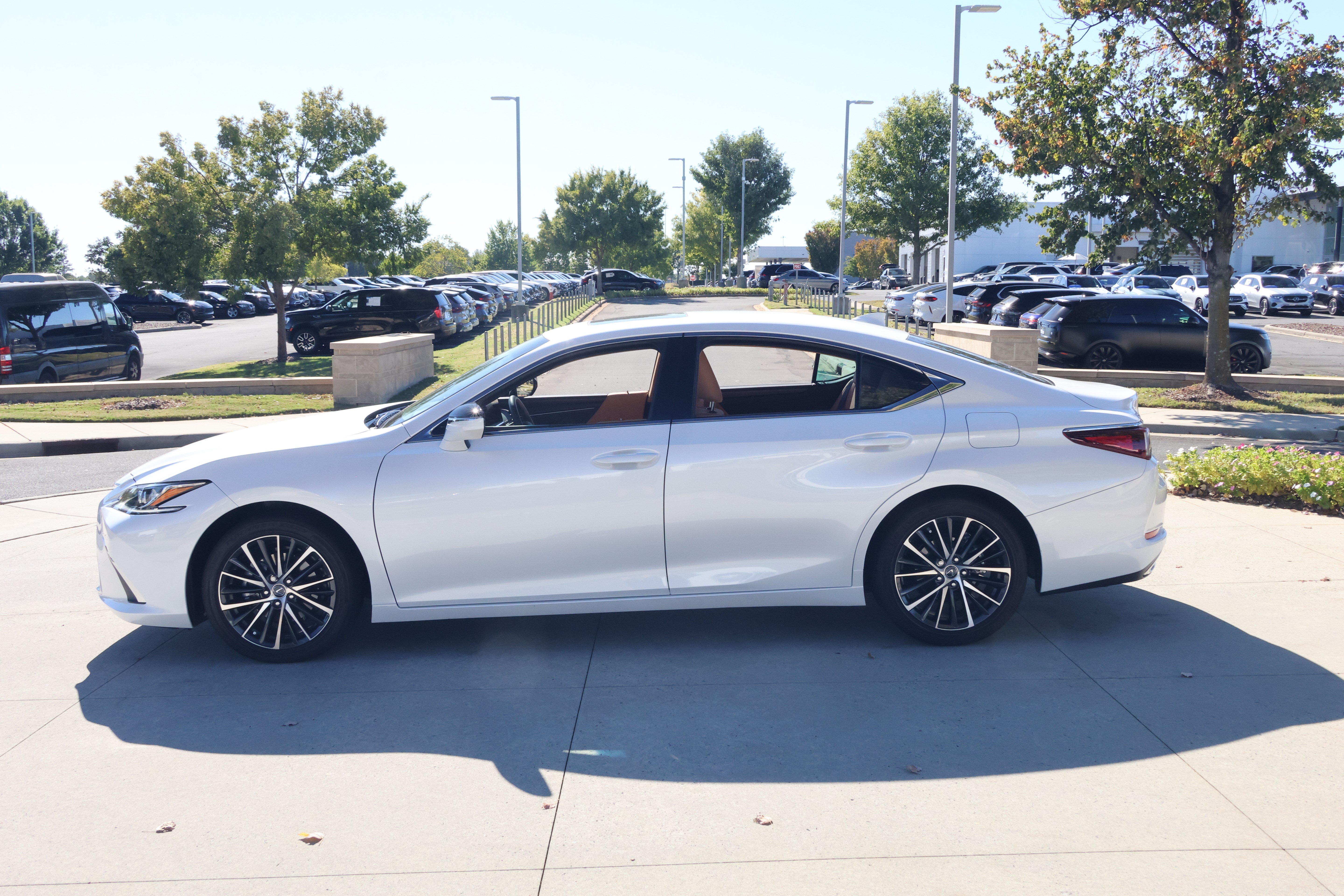 Used 2024 Lexus ES 350 Sedan