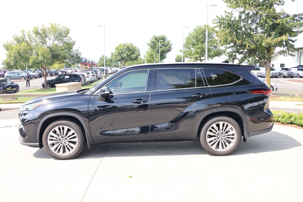 Used 2025 Toyota Highlander Platinum SUV