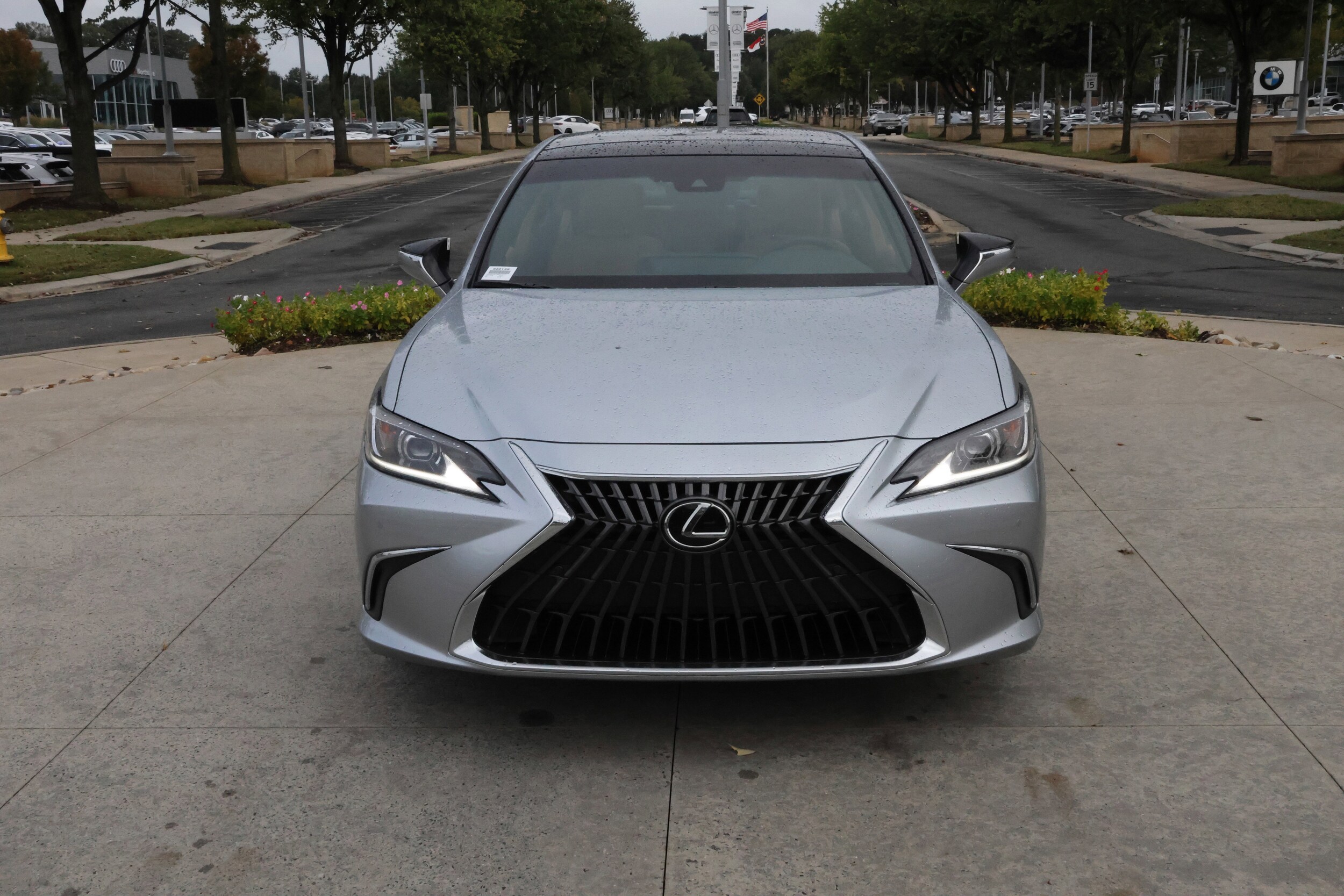 2025 Lexus ES 350 photo 2