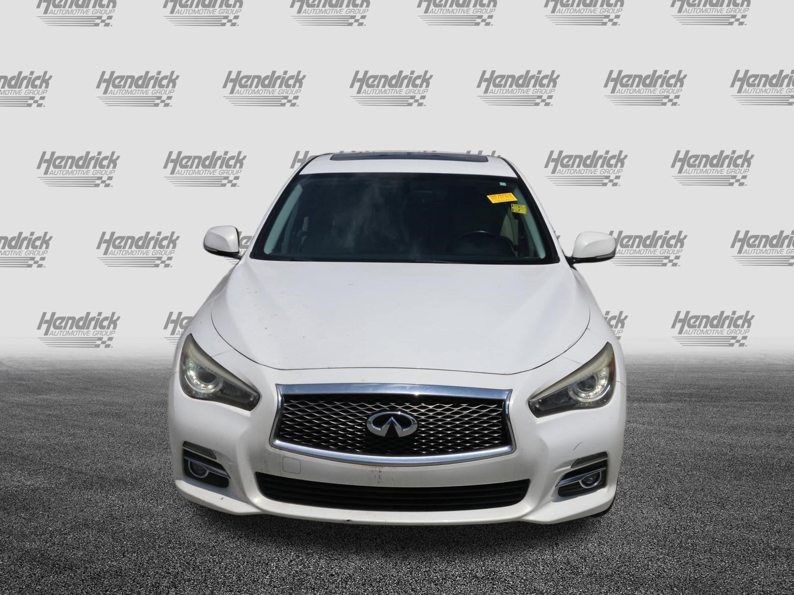 INFINITI Q50 Premium