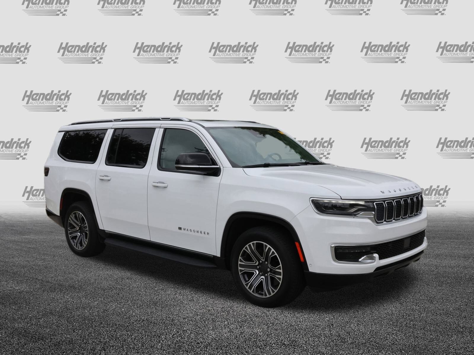 2023 Jeep Wagoneer L photo 2