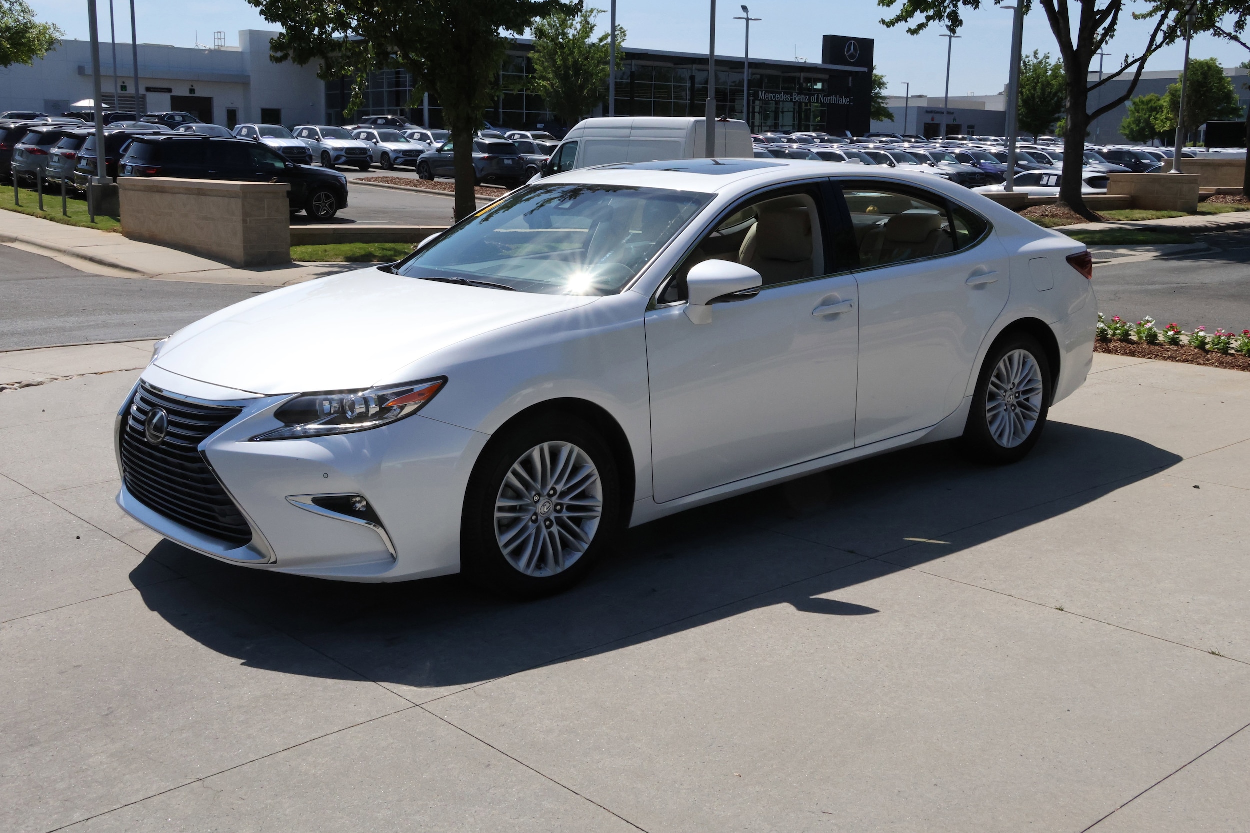 2017 LEXUS ES 350 photo 2