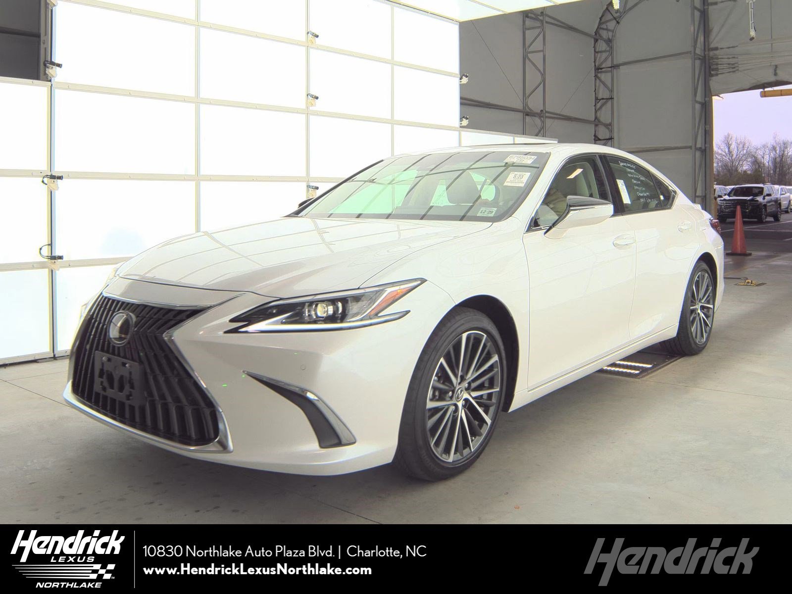 2025 Lexus ES 350's photo