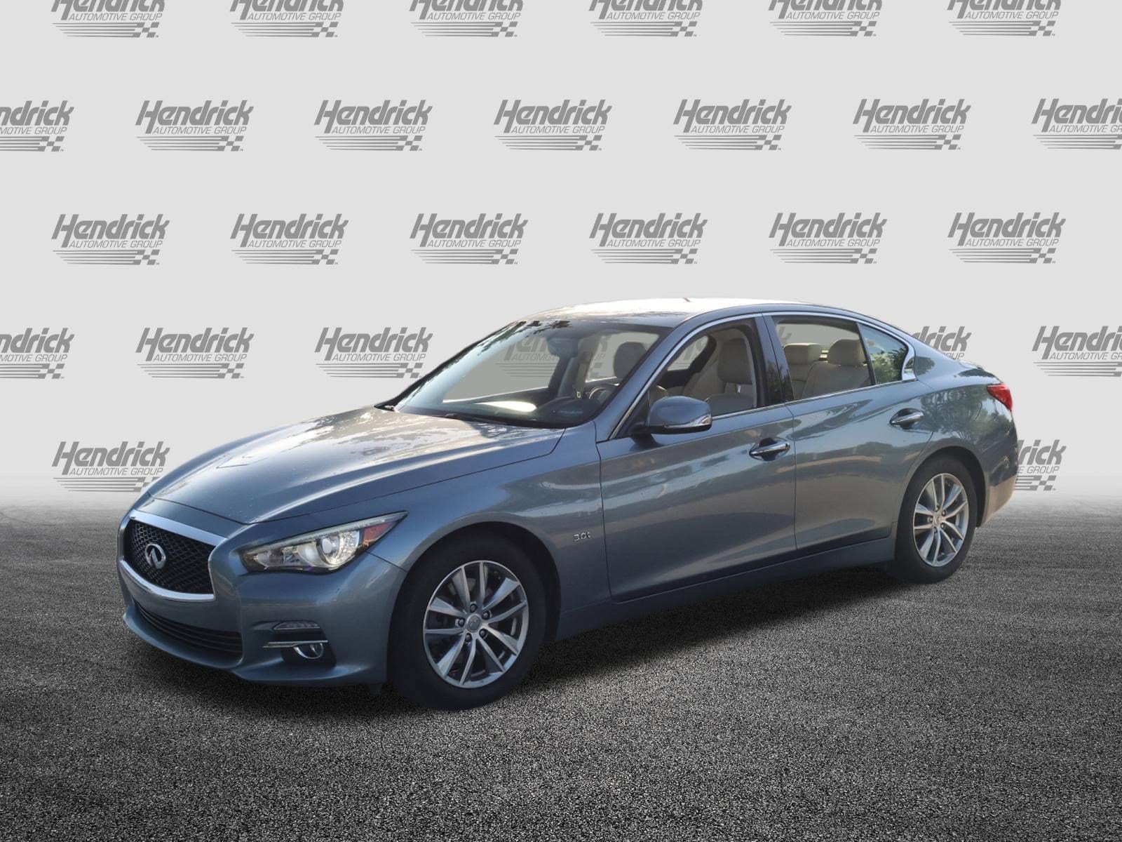 2016 INFINITI Q50 3.0t Premium photo 2