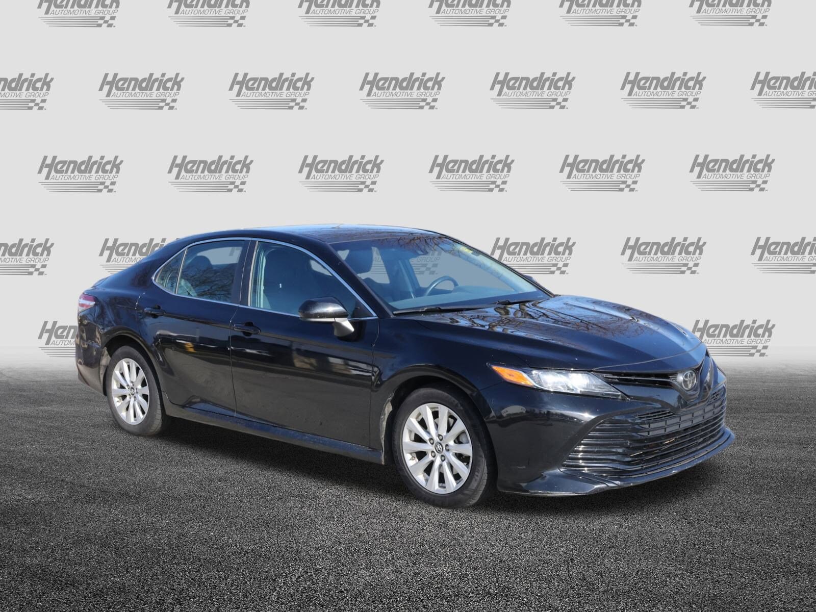 2019 Toyota Camry SE XLE photo 2