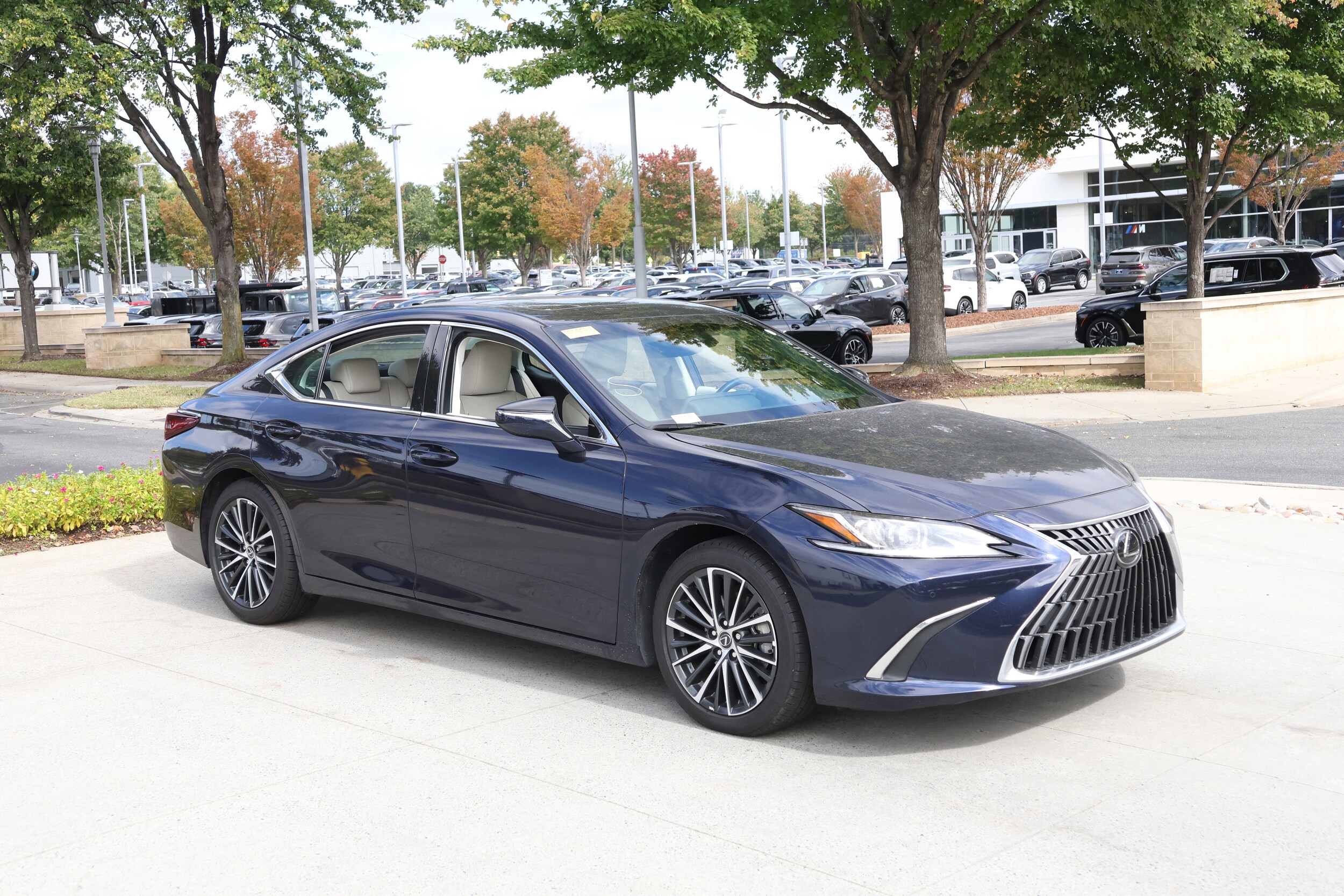 2025 Lexus ES 350 photo 2