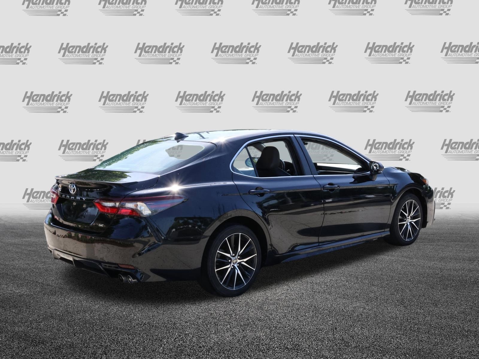 2022 Toyota Camry SE photo 3