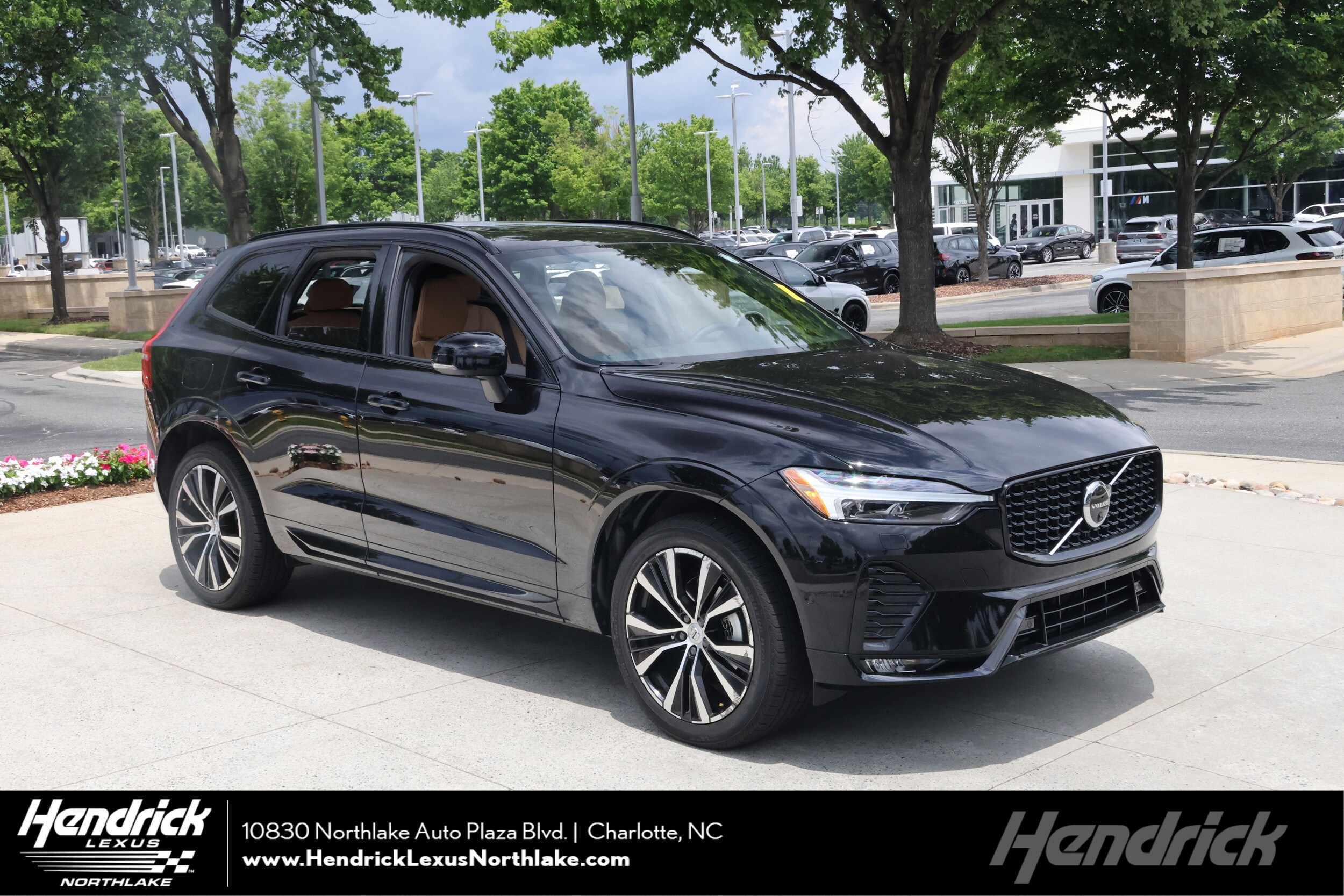 2024 Volvo XC60 B5 Ultimate Dark Theme AWD's photo