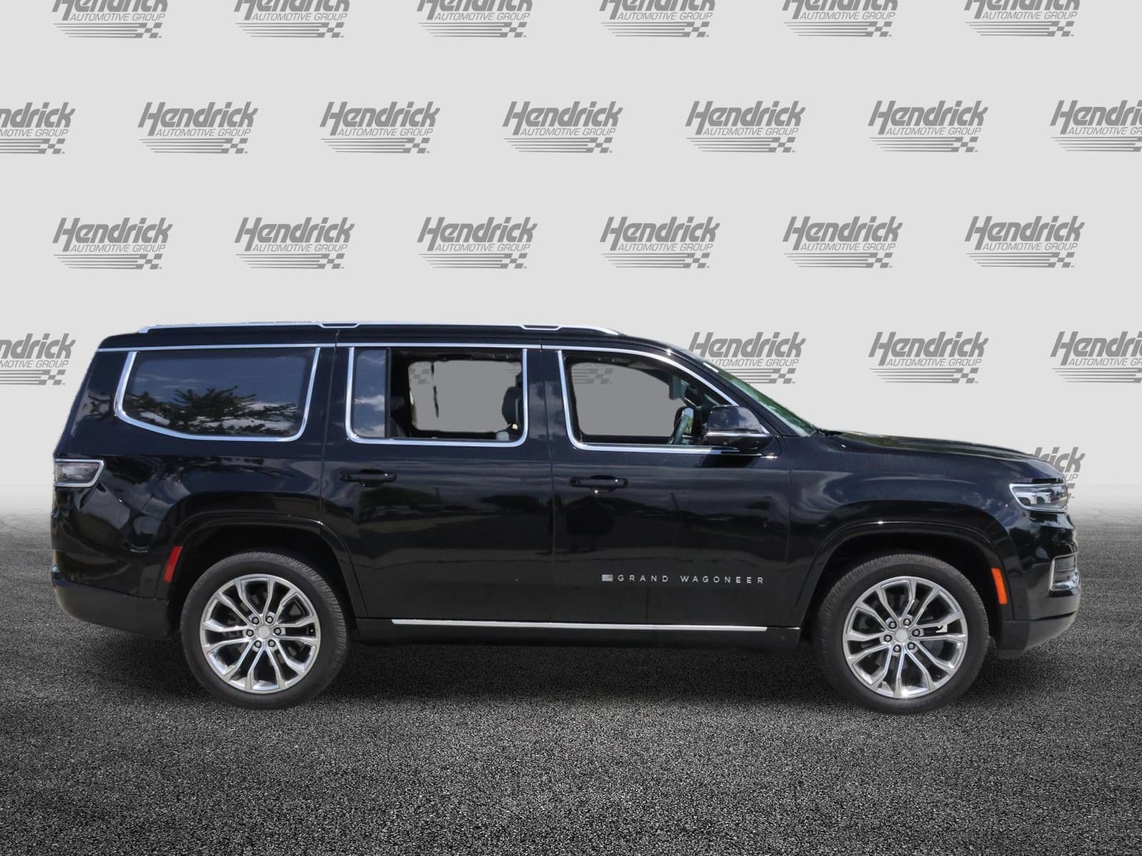 2022 Jeep Grand Wagoneer Series II photo 3