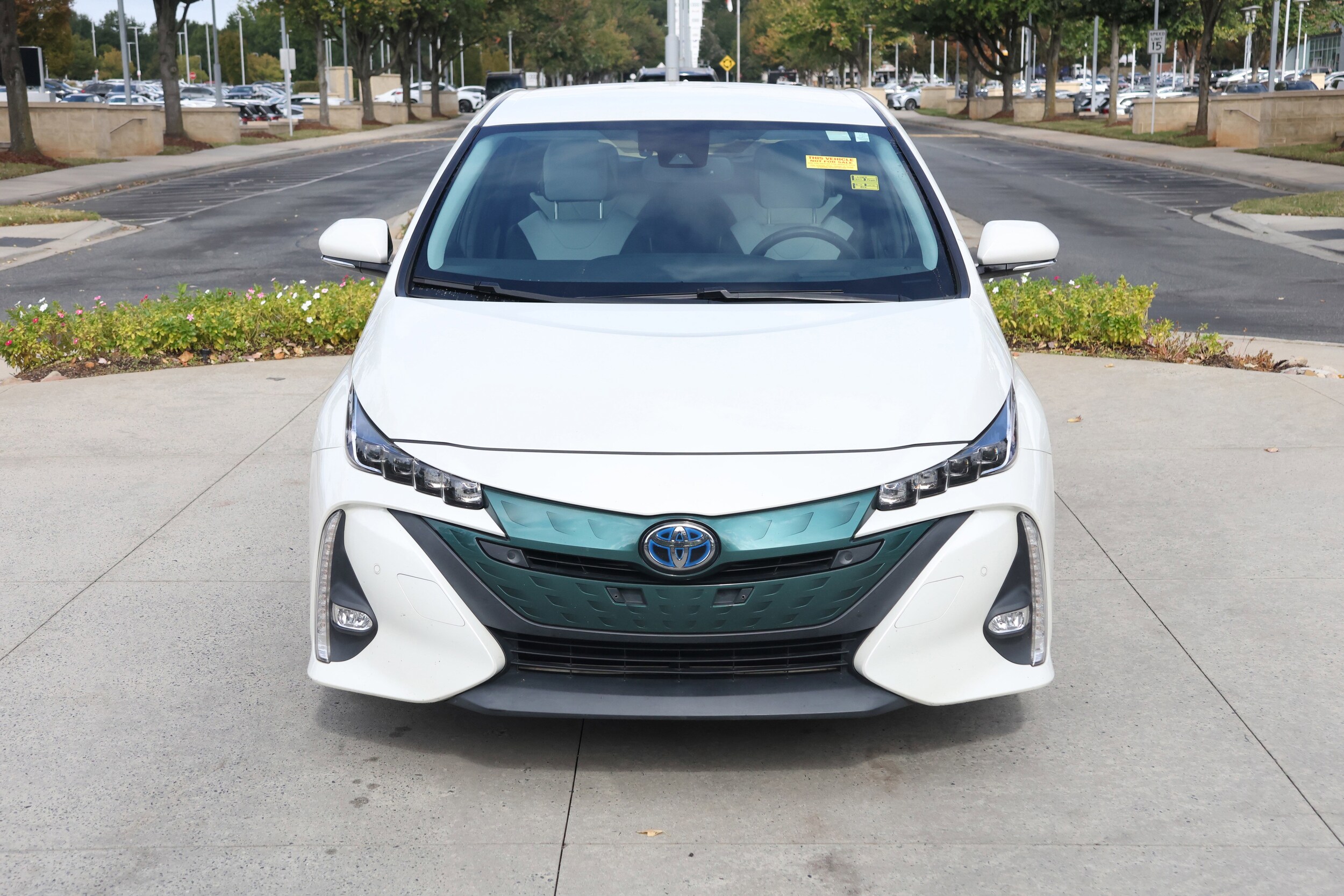 2017 Toyota Prius Prime Advanced photo 2