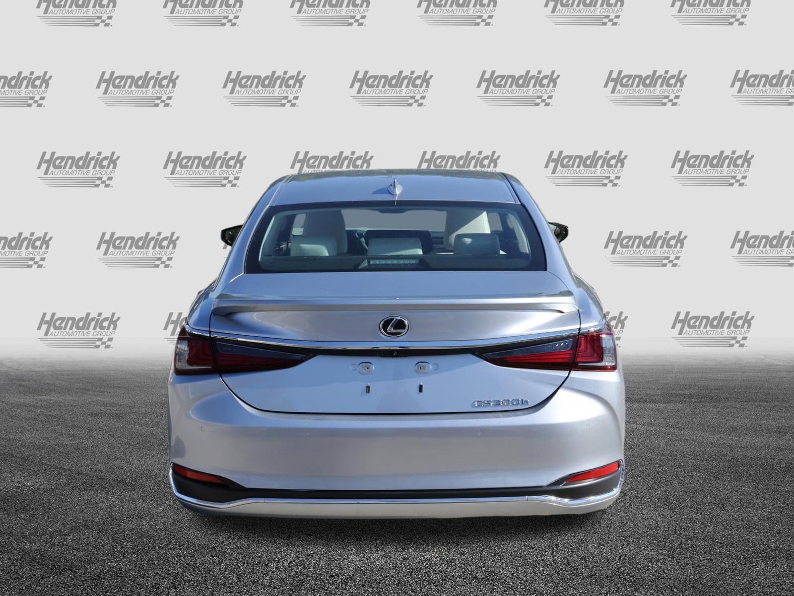 2025 LEXUS ES 300h photo 5