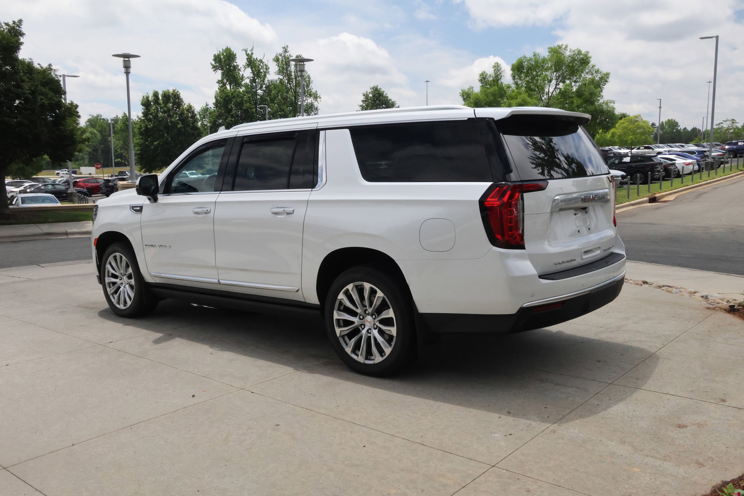 2023 GMC Yukon XL Denali photo 4