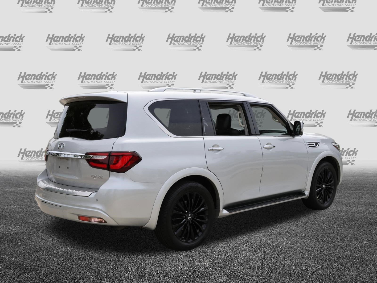 2021 INFINITI QX80 LUXE photo 3