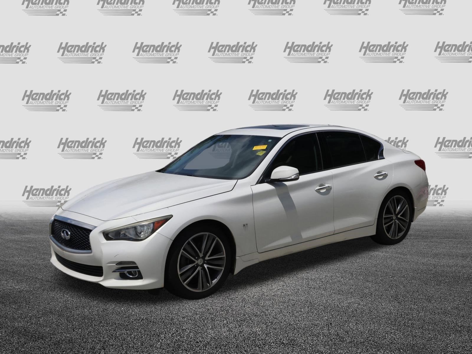 INFINITI Q50 Premium