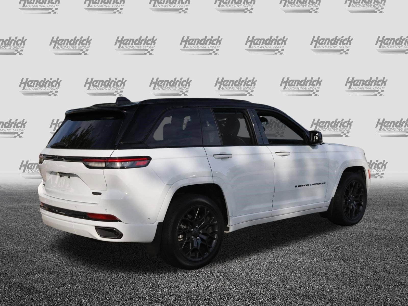 2024 Jeep Grand Cherokee Summit photo 3