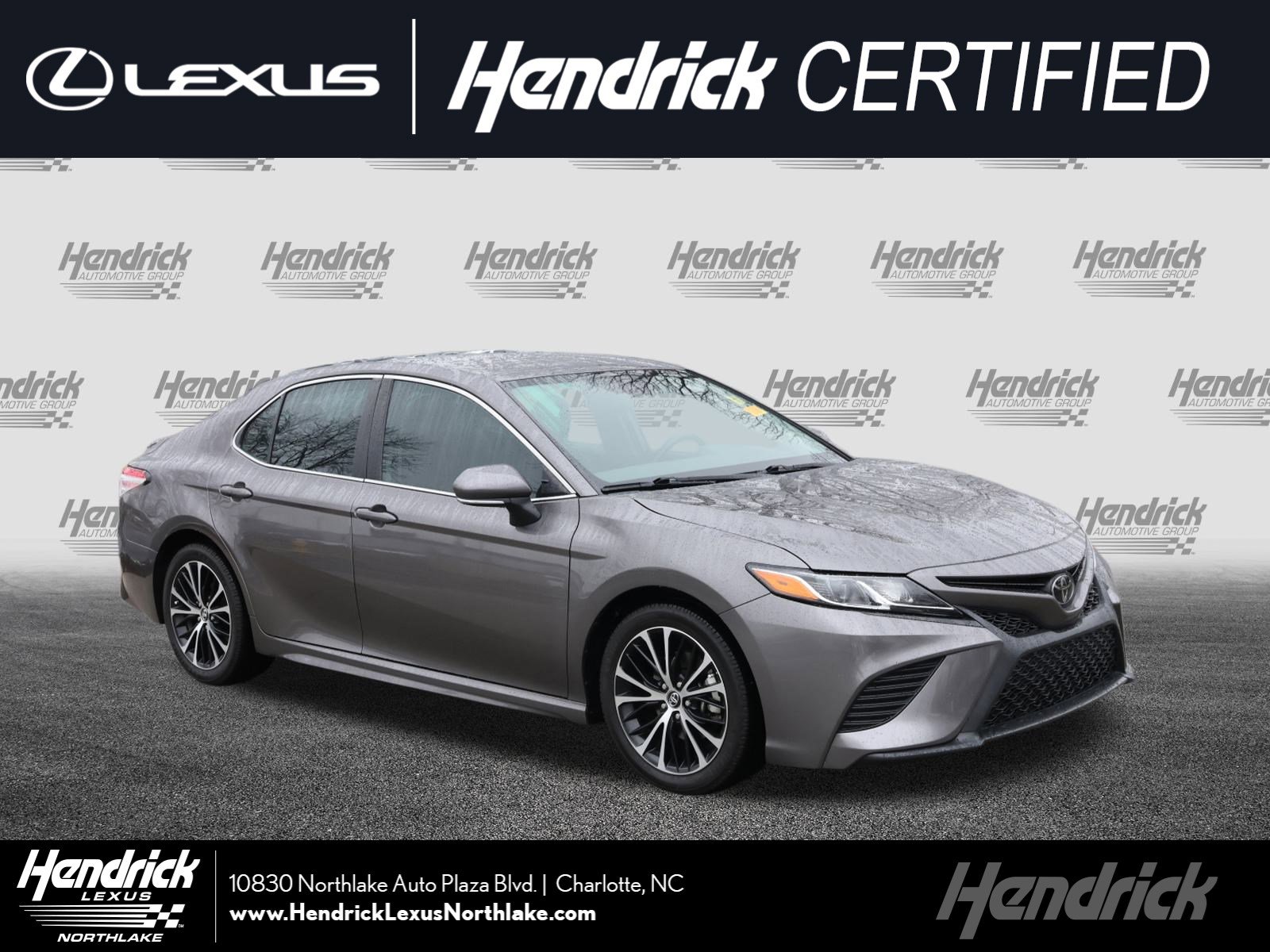 2020 Toyota Camry SE's photo